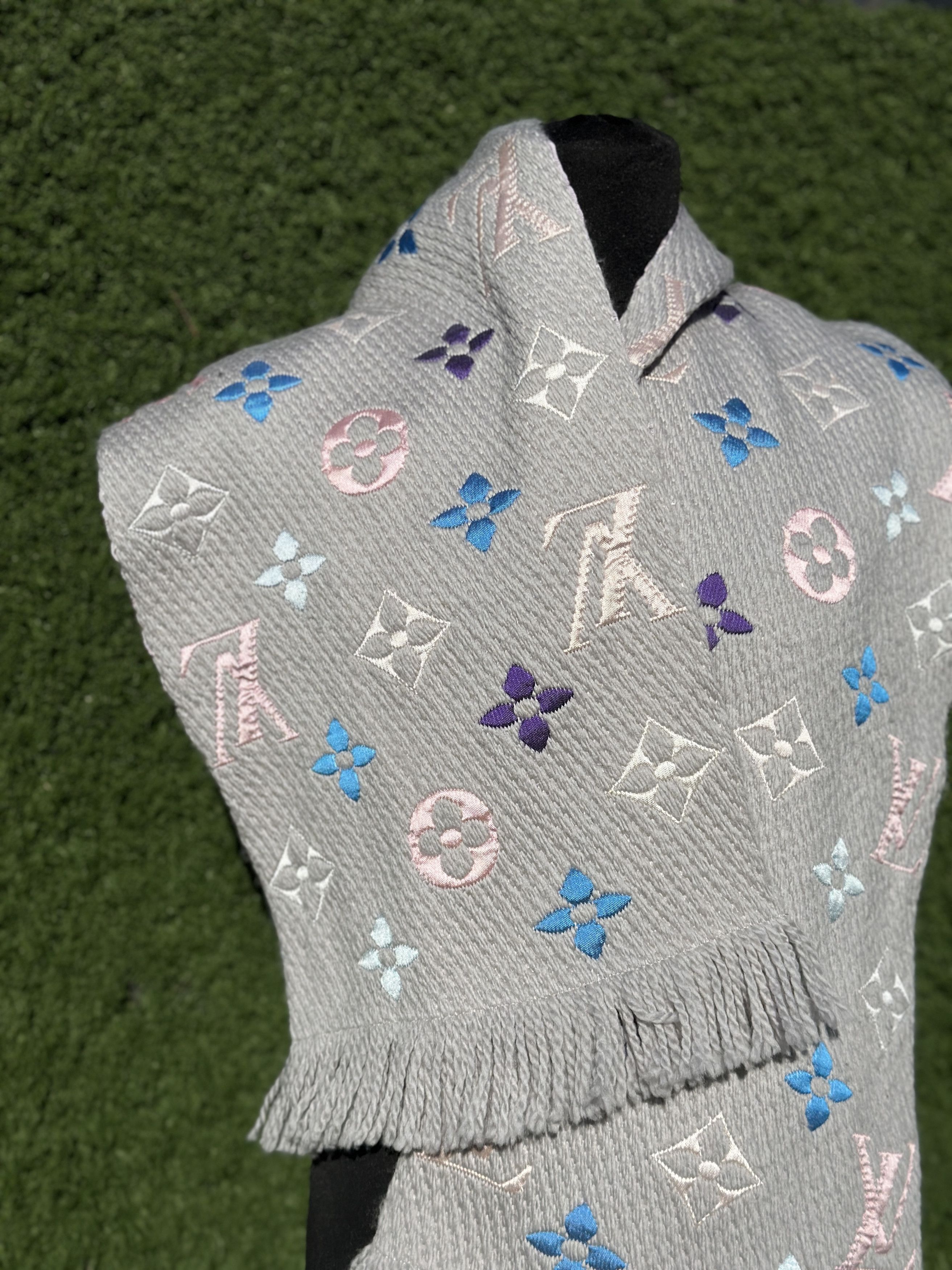 Louis Vuitton Louis Vuitton Monogram Embroidered Wool Silk Scarf Wrap Size ONE SIZE - 5 Thumbnail