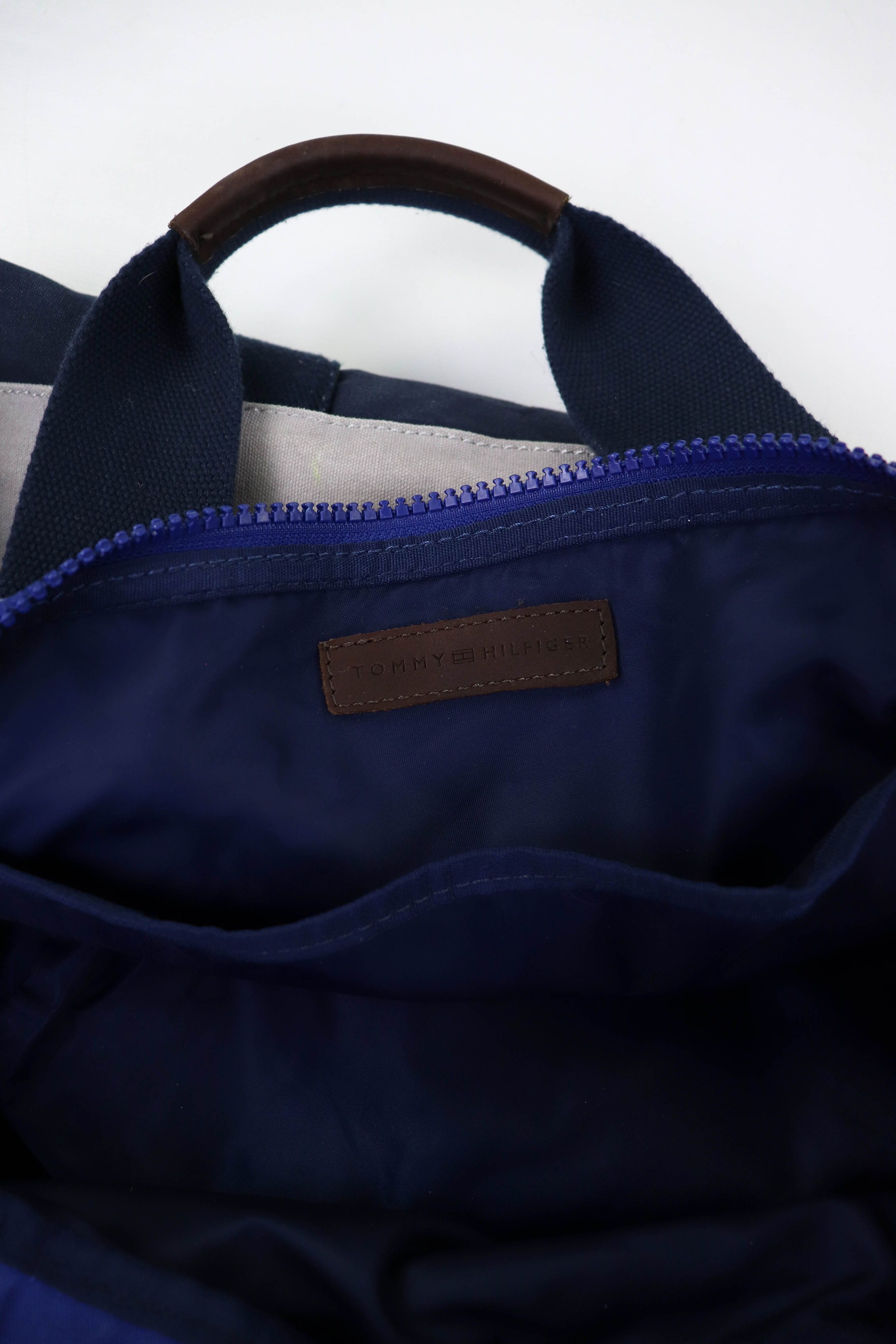 Tommy Hilfiger Tommy Hilfiger Sun Faded Blue/Navy/Gray Canvas Duffle Bag Size ONE SIZE - 18 Thumbnail