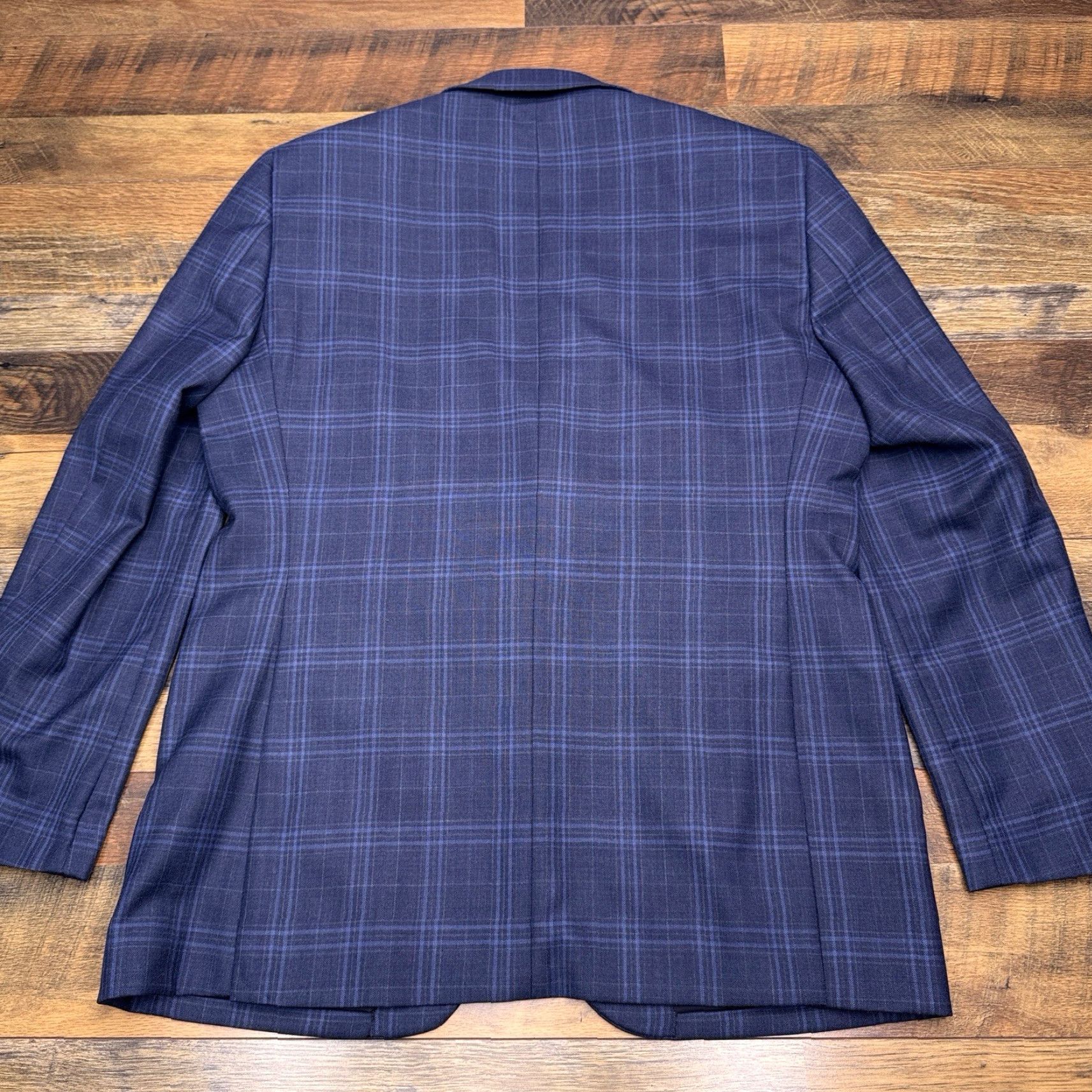 Jos. A. Bank Jos A Bank Traveler Suit Jacket 44 Long Navy Plaid Wool Blazer Wool Blazer Men Regular Long Notch Classic Two-Button Double-Vented Formal Business Size 44R - 2 Thumbnail