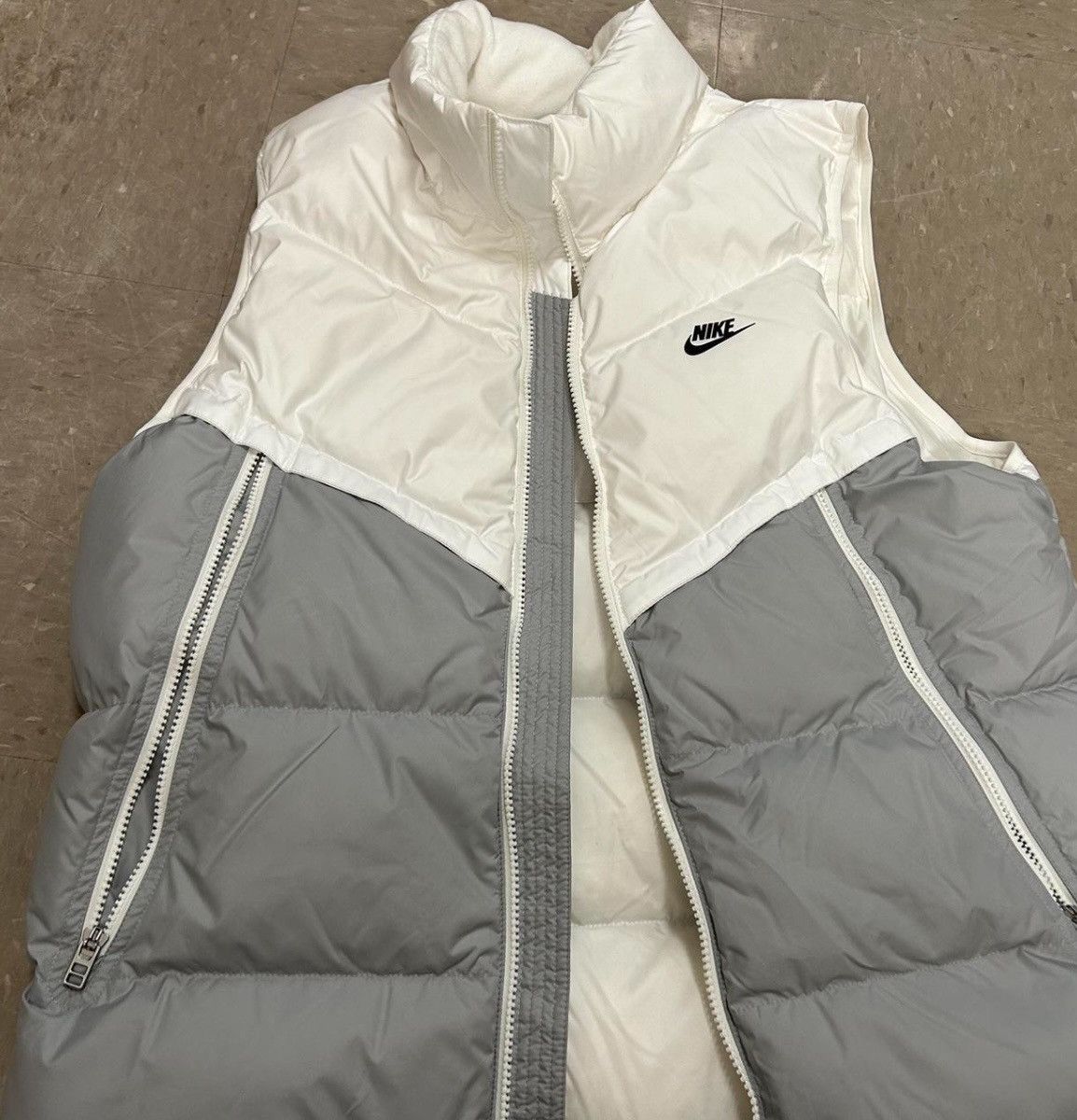 Nike Limited Edition Nike Storm-FIT Windrunner Size US L / EU 52-54 / 3 - 1 Thumbnail