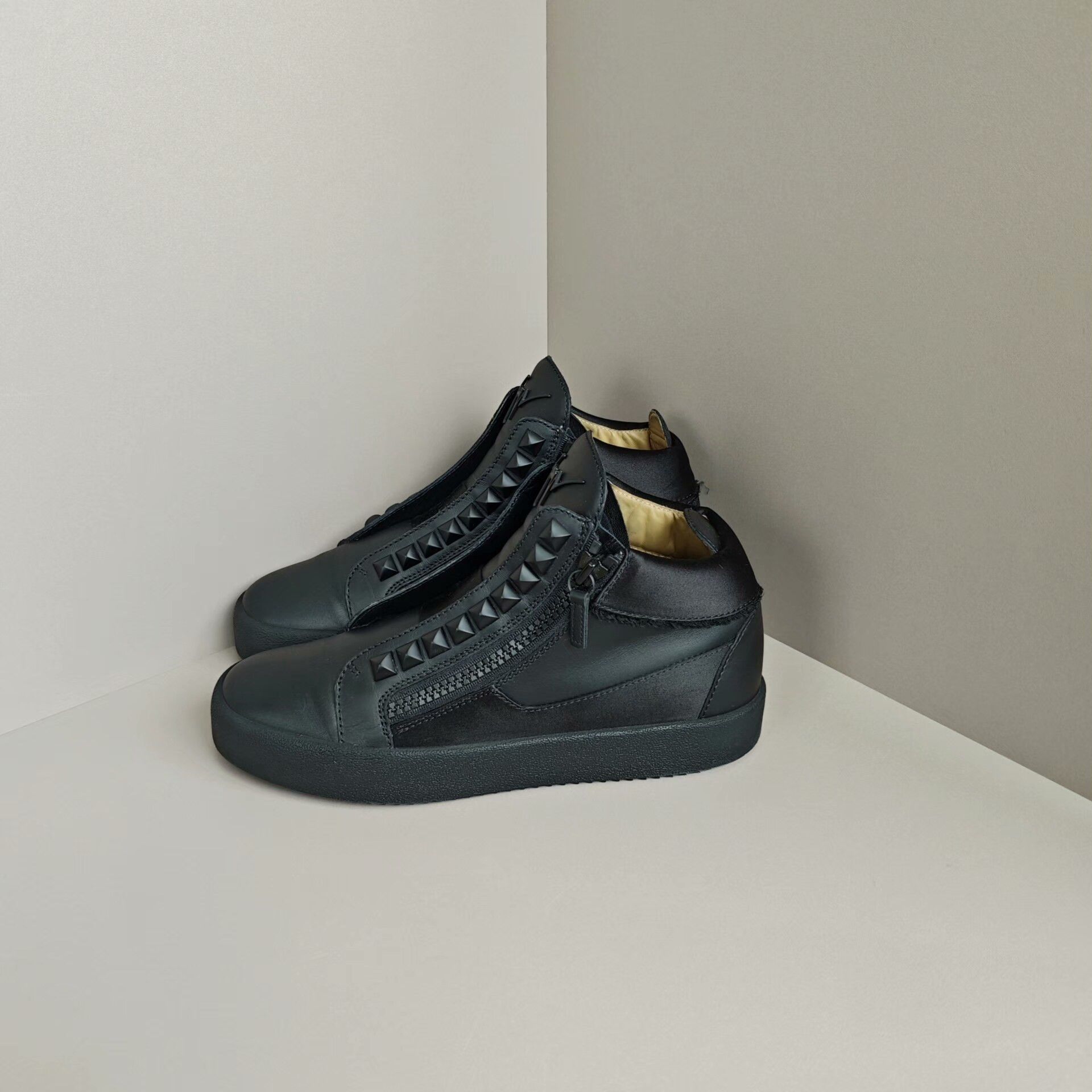 Giuseppe Zanotti Giuseppe Zanotti Lowtop Sneakers 10 Men Size US 10 / EU 43 - 1 Thumbnail