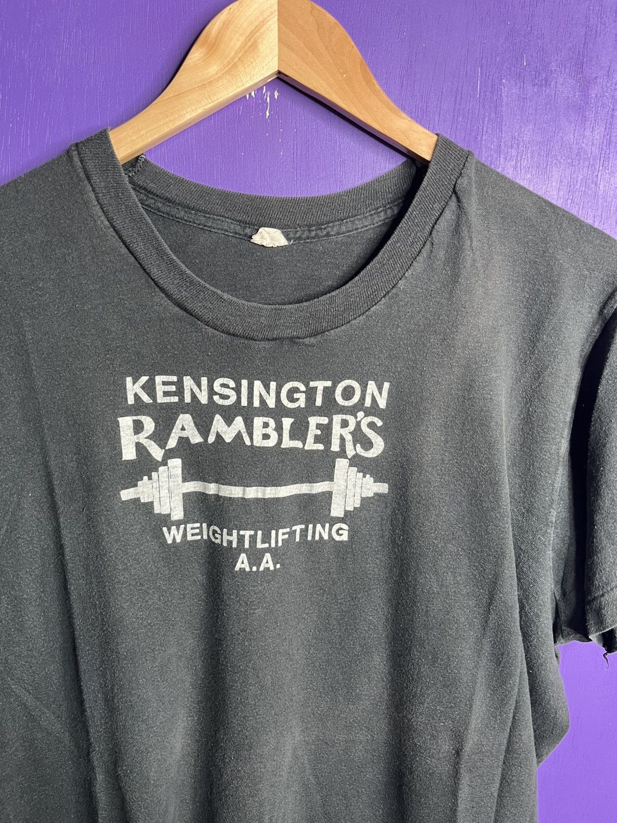 Vintage Vintage 70s Kensington Ramblers weightlifting t-shirt Size US L / EU 52-54 / 3 - 3 Thumbnail