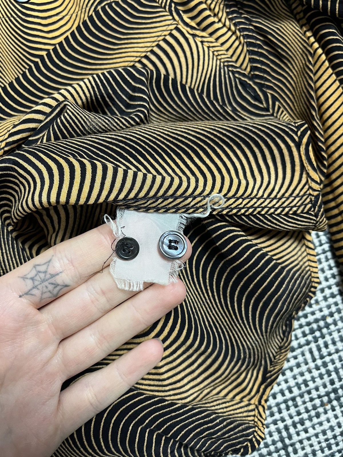 Japanese Brand × Vintage Vintage optic illusion silk oversized shirt jpg style Size US XL / EU 56 / 4 - 6 Thumbnail