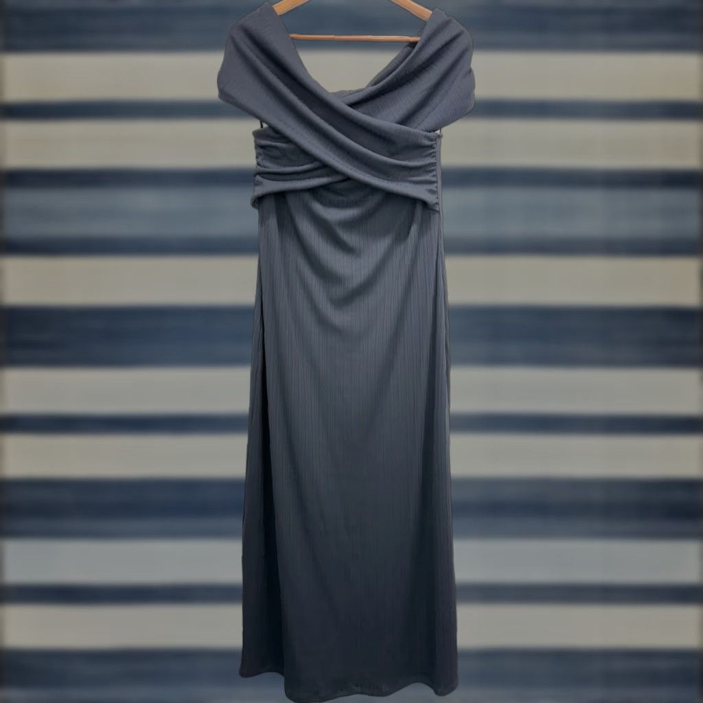 Banana Republic size Large Women’s Black Off The Shoulder Knit Maxi Dress NWT