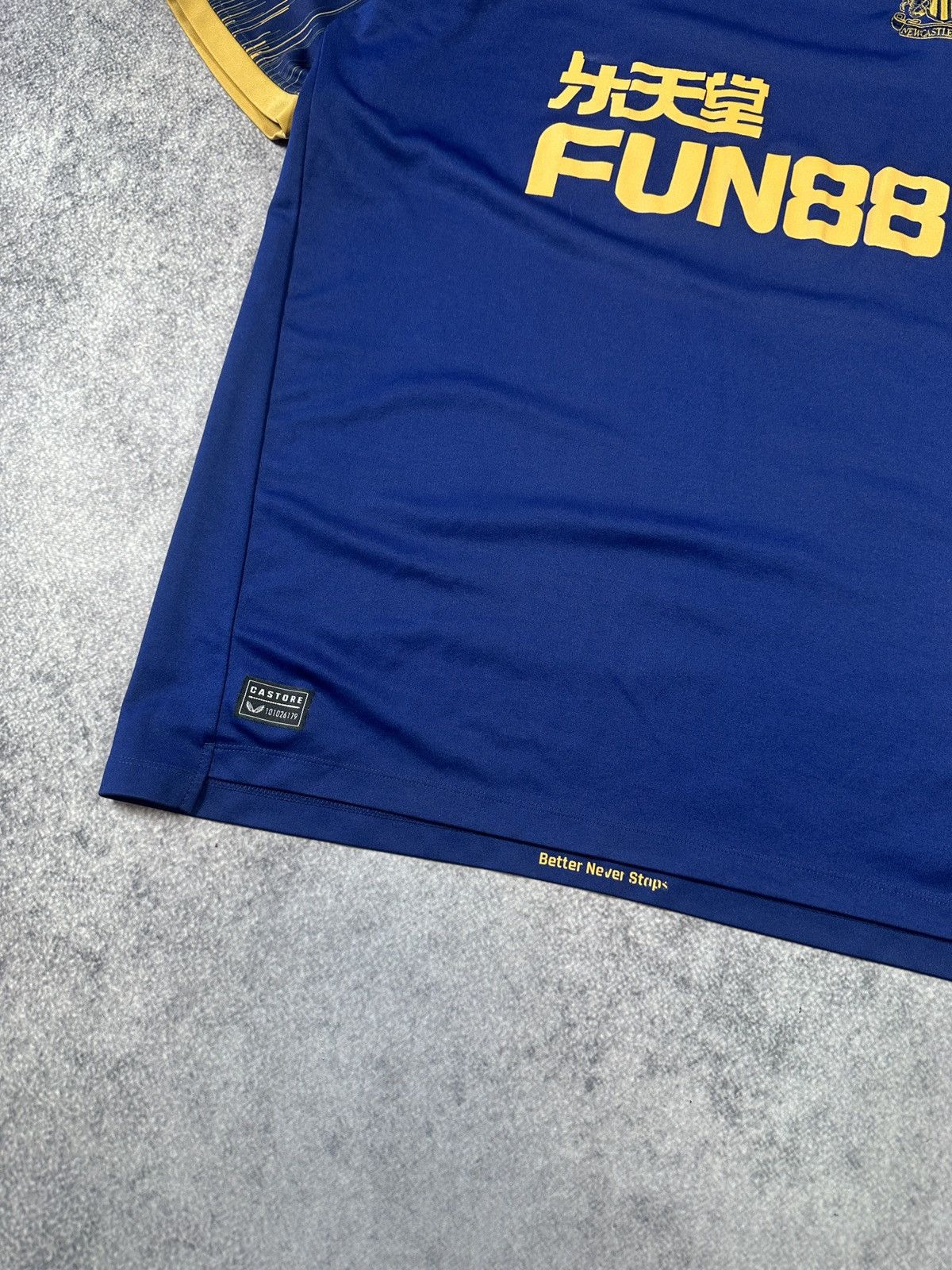 Castore Castore New Castle Logo Jersey Rare Streetwear Soccer L Size US L / EU 52-54 / 3 - 2 Thumbnail