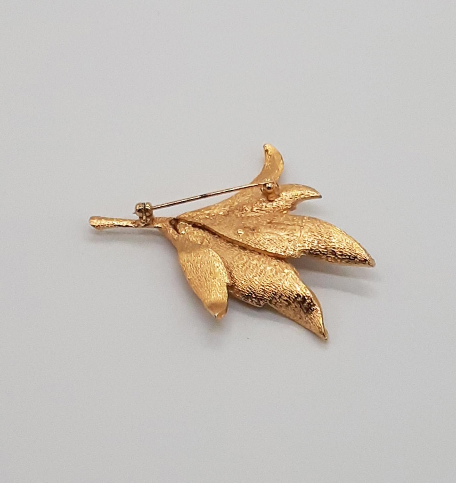 Designer Vintage 14K Plated Gold Floral Brooch - Elegant Leaf Design Size ONE SIZE - 2 Thumbnail