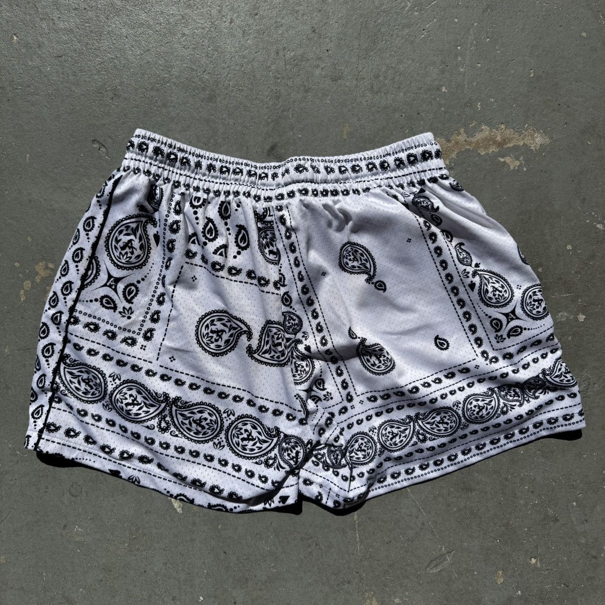 Other Ataki Bandana Print Gym Shorts Size US 32 / EU 48 - 4 Thumbnail