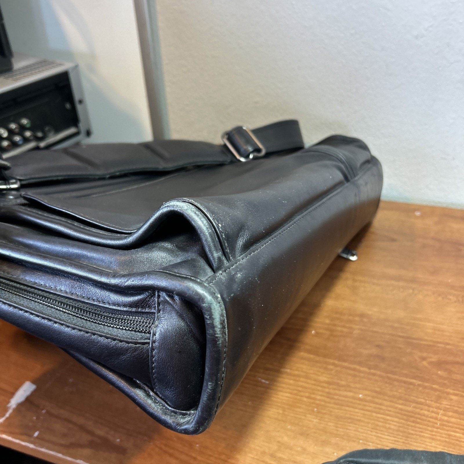 Tumi TUMI Alpha Black Leather Briefcase Computer Bag Work Size ONE SIZE - 5 Thumbnail
