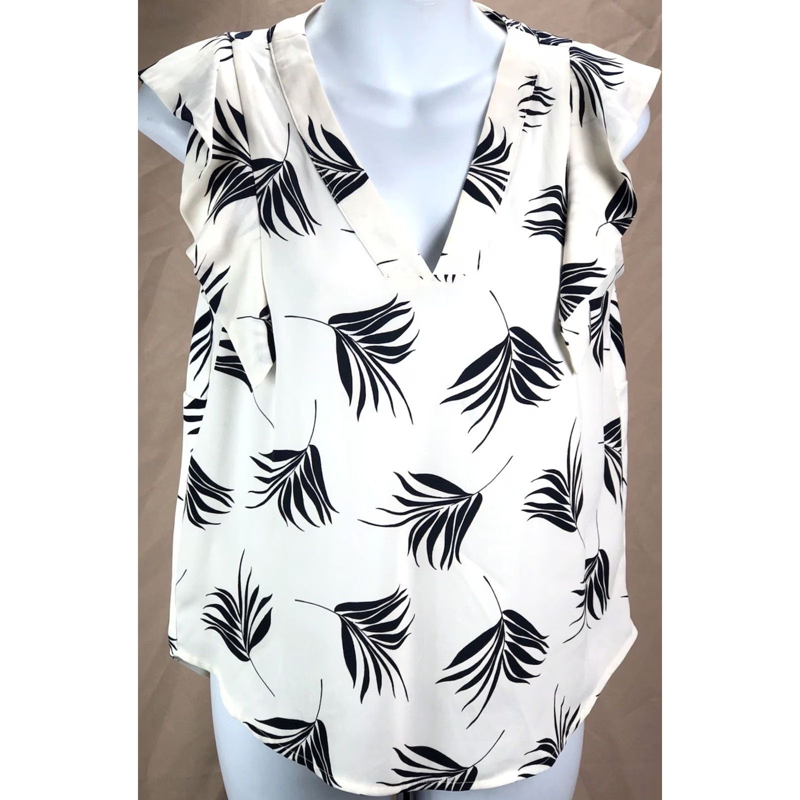 Ann Taylor VINTAGE? Ann Taylor top SP white/blk Tropical V-neck Cap Ruffle sleeve Hi Lo Coconut Girl Size S / US 4 / IT 40 - 5 Thumbnail