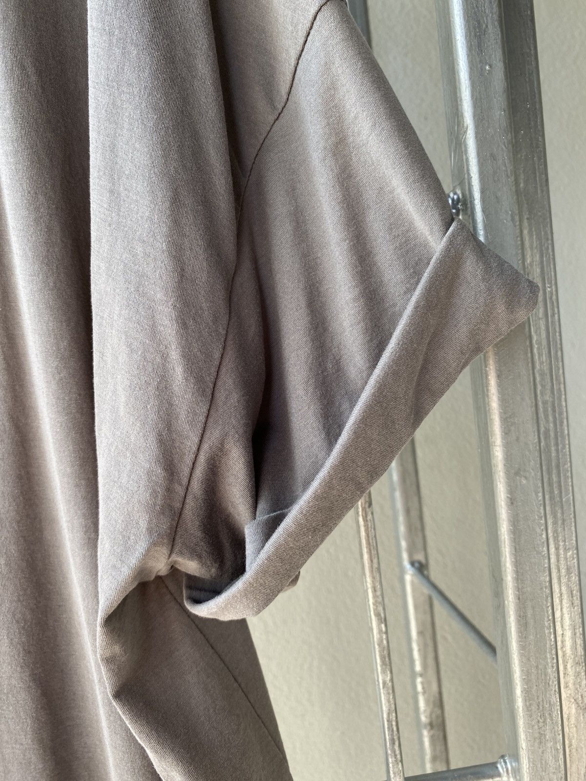 Brunello Cucinelli BRUNELLO CUCINELLI Taupe V-Neck Tee Size M / US 6-8 / IT 42-44 - 5 Thumbnail