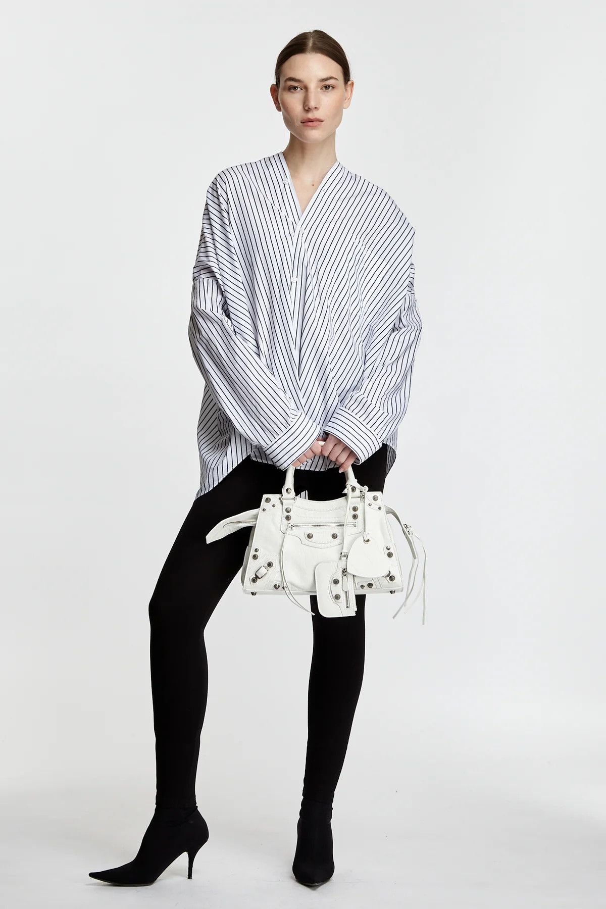 Balenciaga o1y0625 Oversize Shirt in White/Black Size S / US 4 / IT 40 - 4 Thumbnail