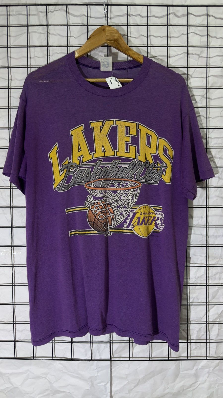 NBA Vintage 90's paper thin NBA LA Lakers tee shirt Size US XL / EU 56 / 4 - 1 Thumbnail