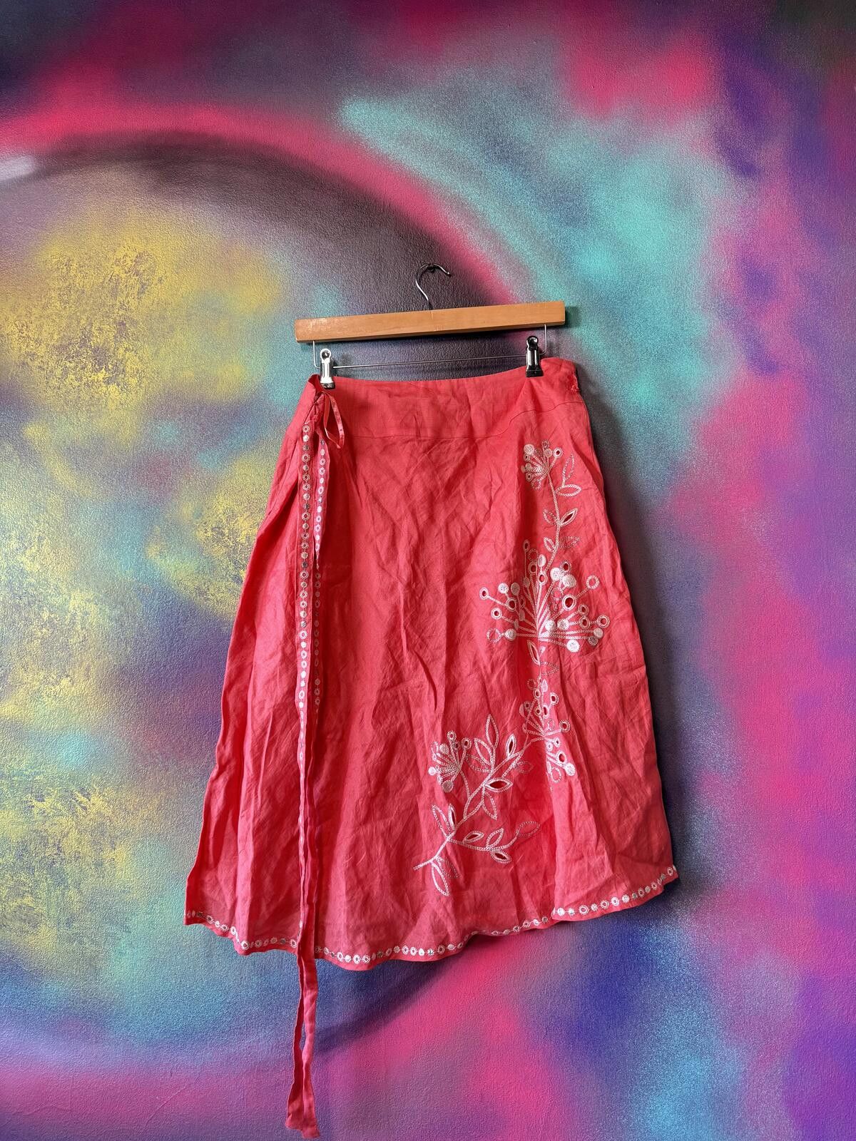 Other Monsoon red floral midi skirt in size Uk 14 Size 32" / US 10 / IT 46 - 4 Thumbnail
