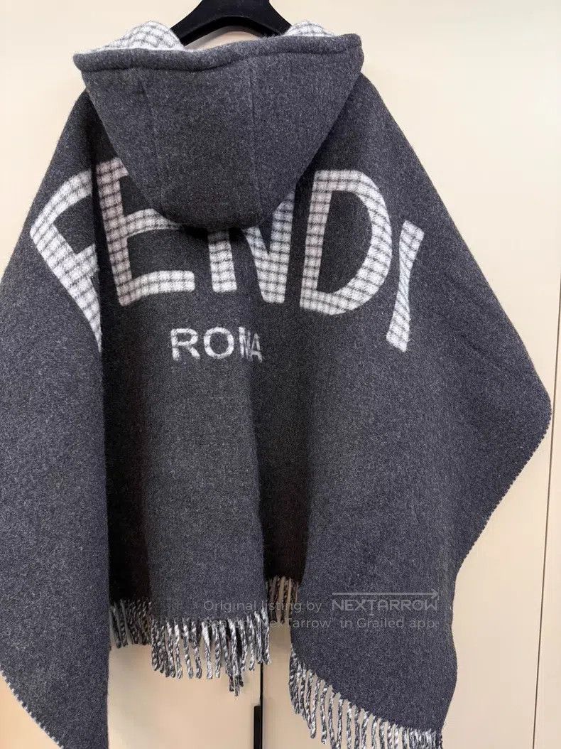 Fendi Fendi Wool Lettering Big Logo Hooded Cloak Size M / US 6-8 / IT 42-44 - 3 Thumbnail