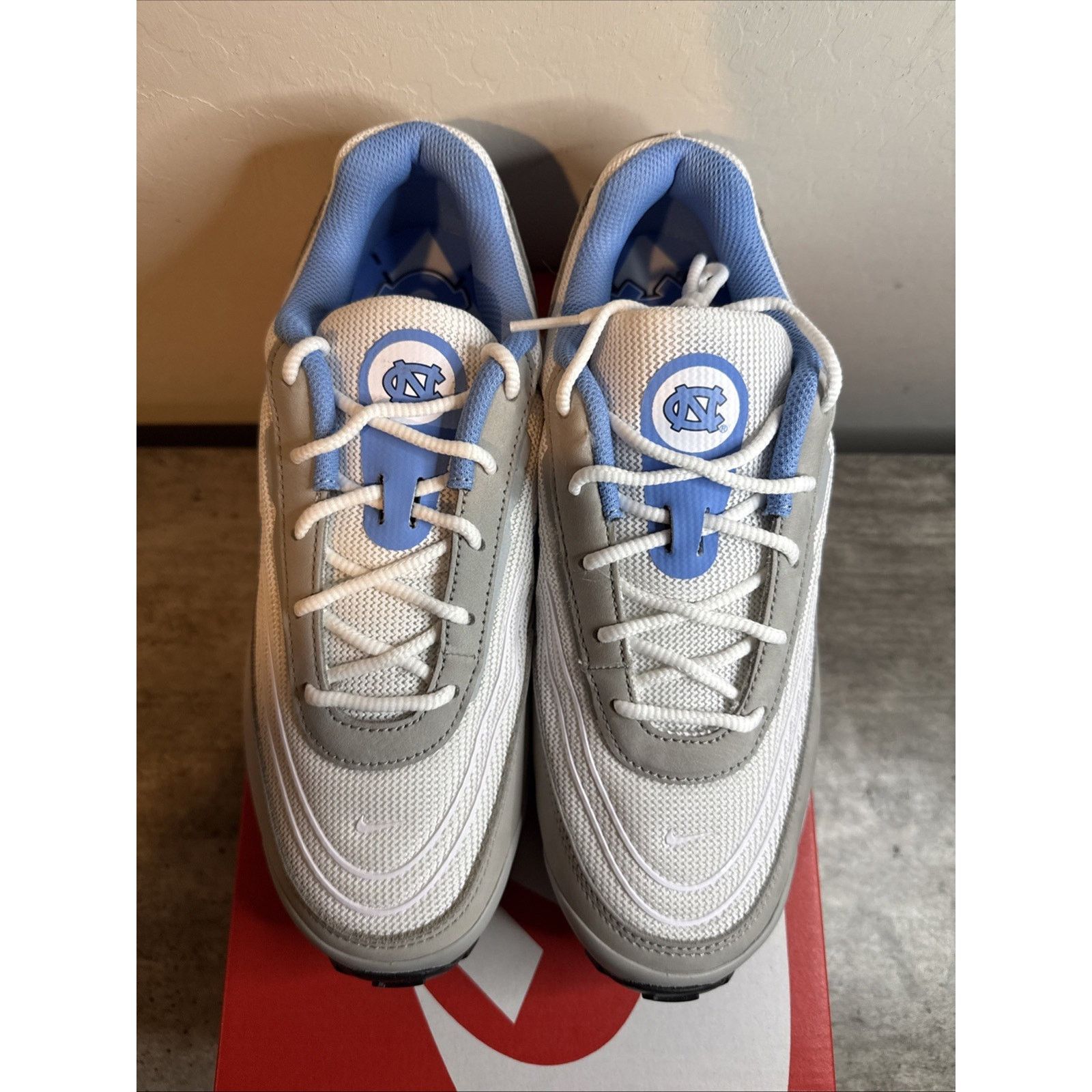 Nike Nike Air Max Verse North Carolina UNC White ValorBlue Size 7 Size US 7 / EU 40 - 2 Thumbnail