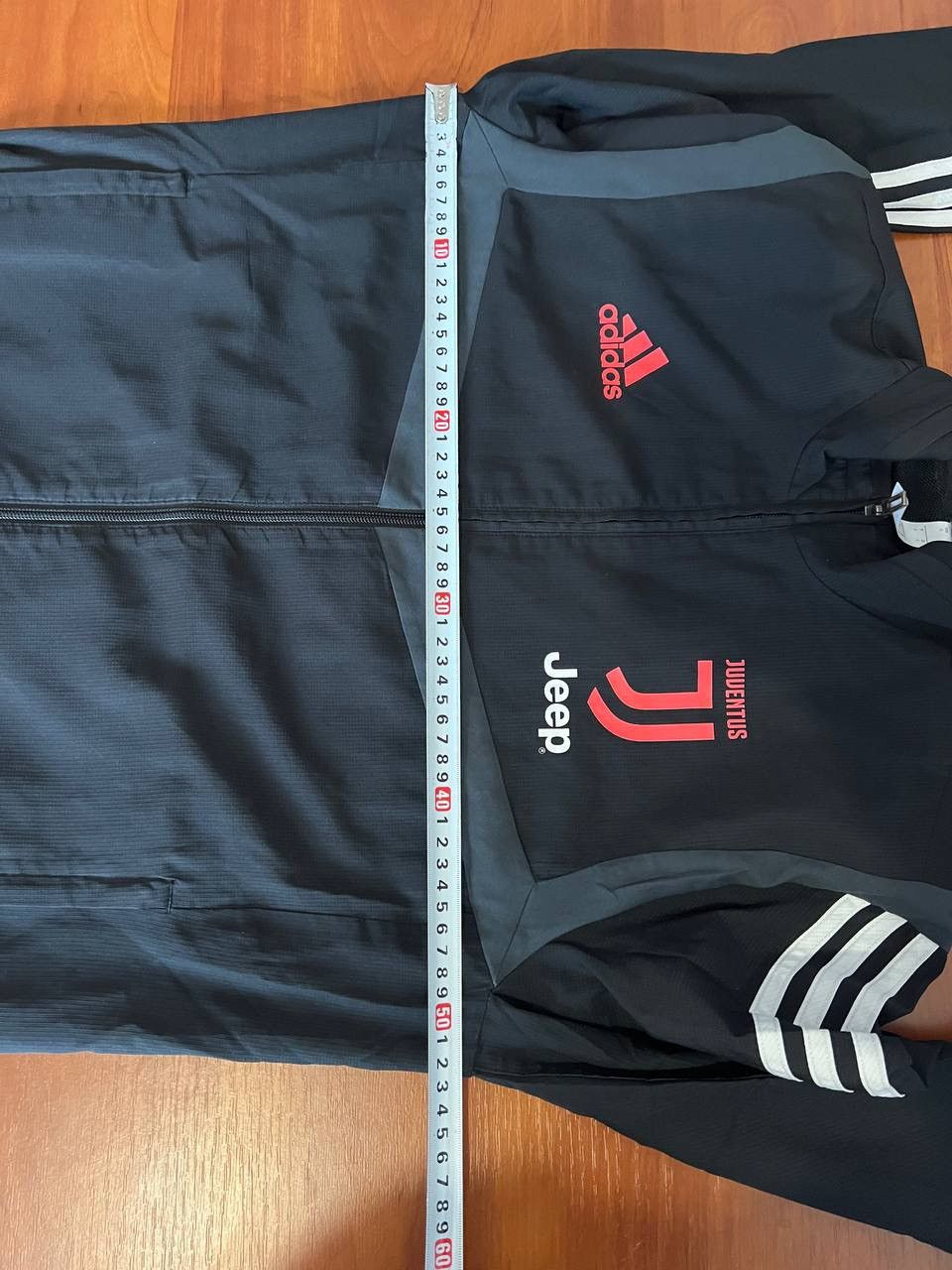 Adidas 2019/20 JUVENTUS FC PRESENTATION TRACK JACKET SZ S Size US S / EU 44-46 / 1 - 19 Thumbnail