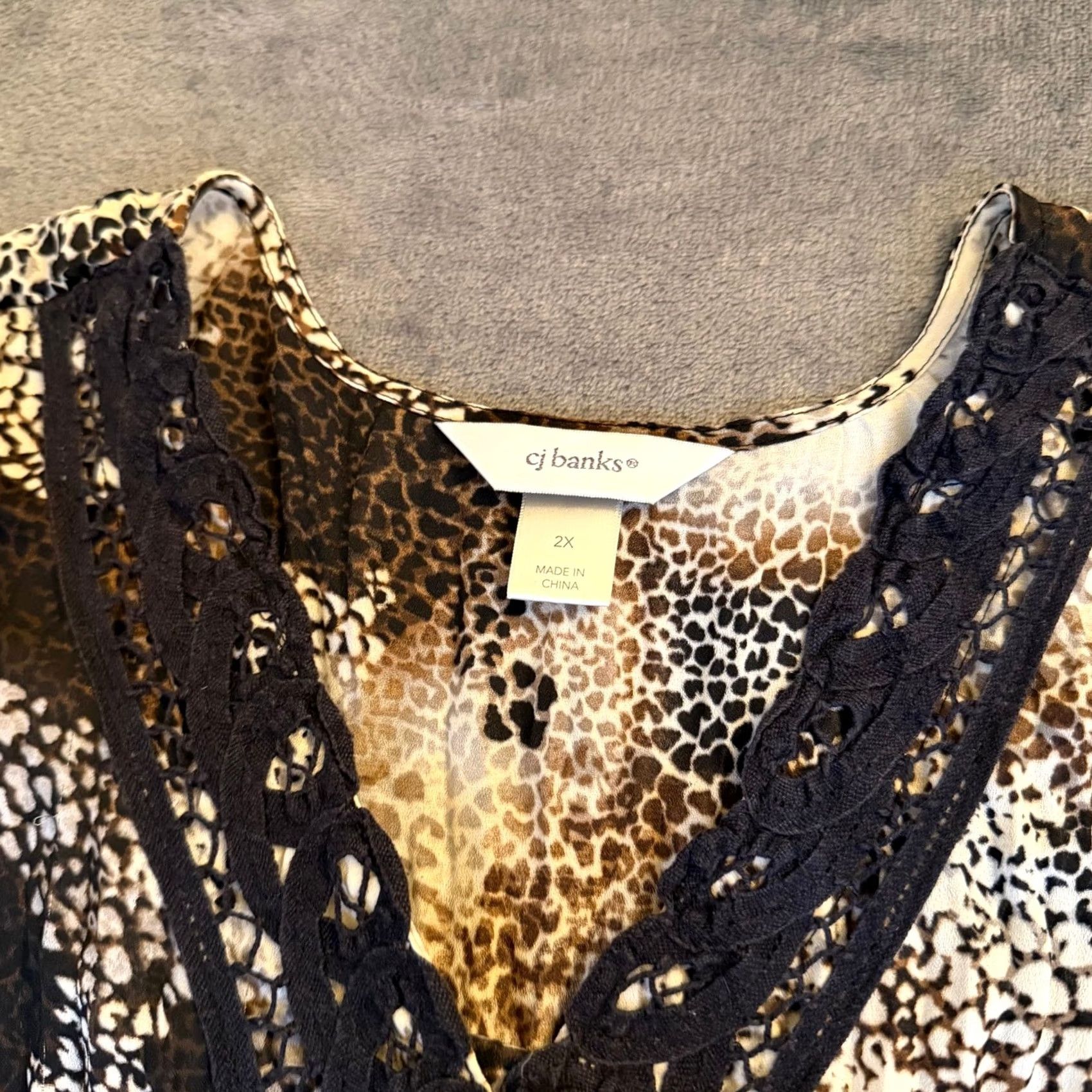Vintage CJ Banks Blouse Top Womens Plus Size 2X V-Neck 3/4 Sleeve Animal Print Lace Trim Boho Chic Relaxed Fit Size XXL / US 16-18 / IT 52-54 - 3 Thumbnail