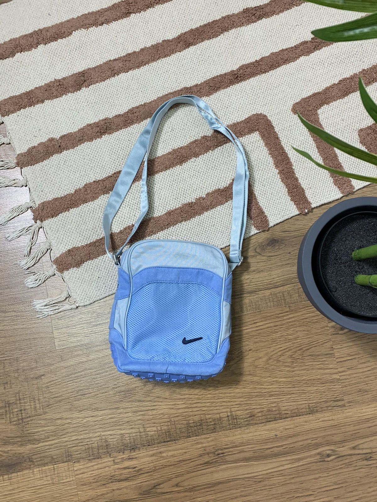 Nike Waffle 2000S Crossbody Bag in Blue, Men's