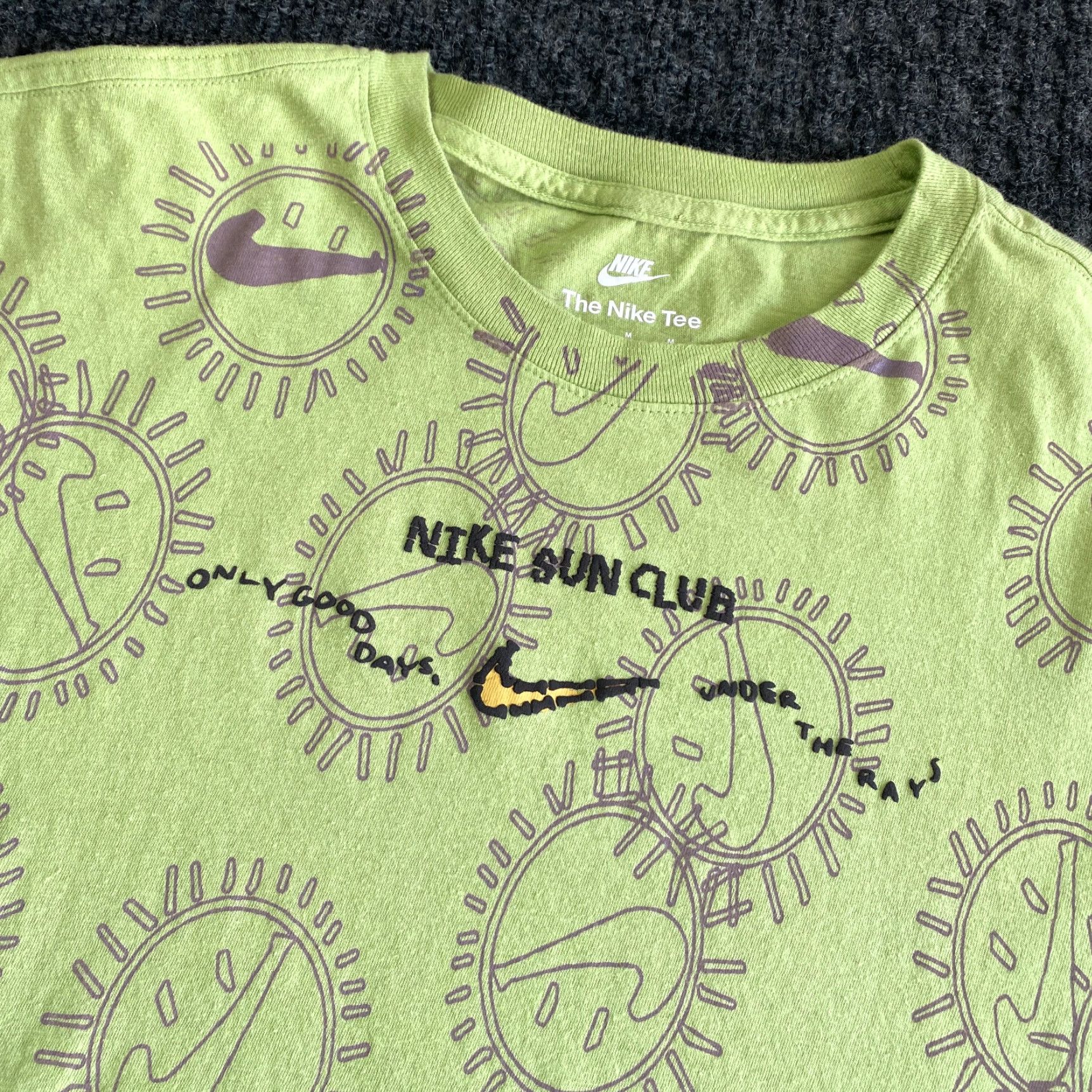 Nike Nike T Shirt M Sun Club All Over Print Smiley Face Only Good Days Under The Rays Men Green Cotton Logo Graphic Print The Nike Tee Vintage No Regular Size US M / EU 48-50 / 2 - 2 Thumbnail
