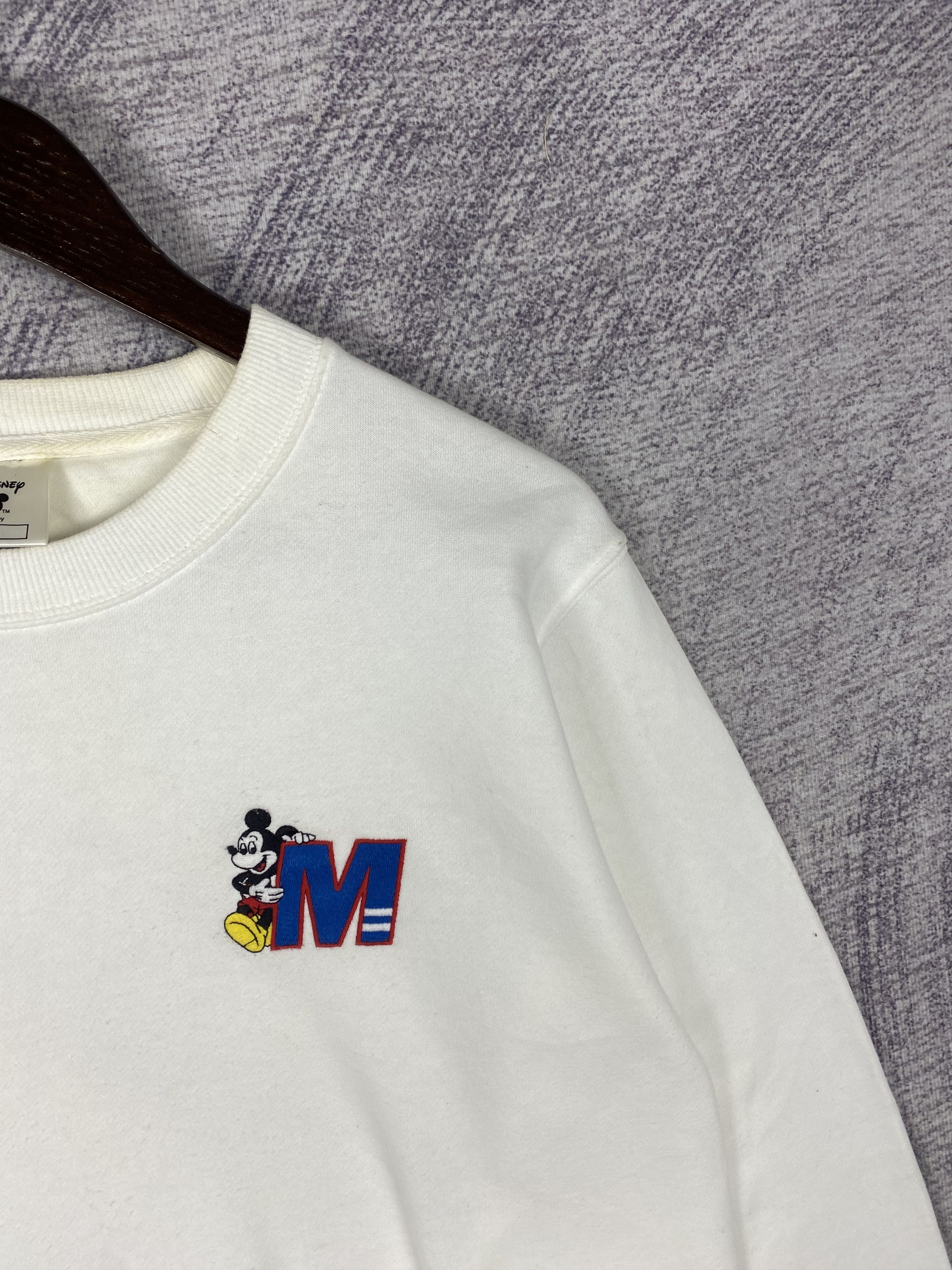 Disney Vintage Disney x GU Crewneck Long Sleeve Sweatshirts Size US M / EU 48-50 / 2 - 3 Thumbnail