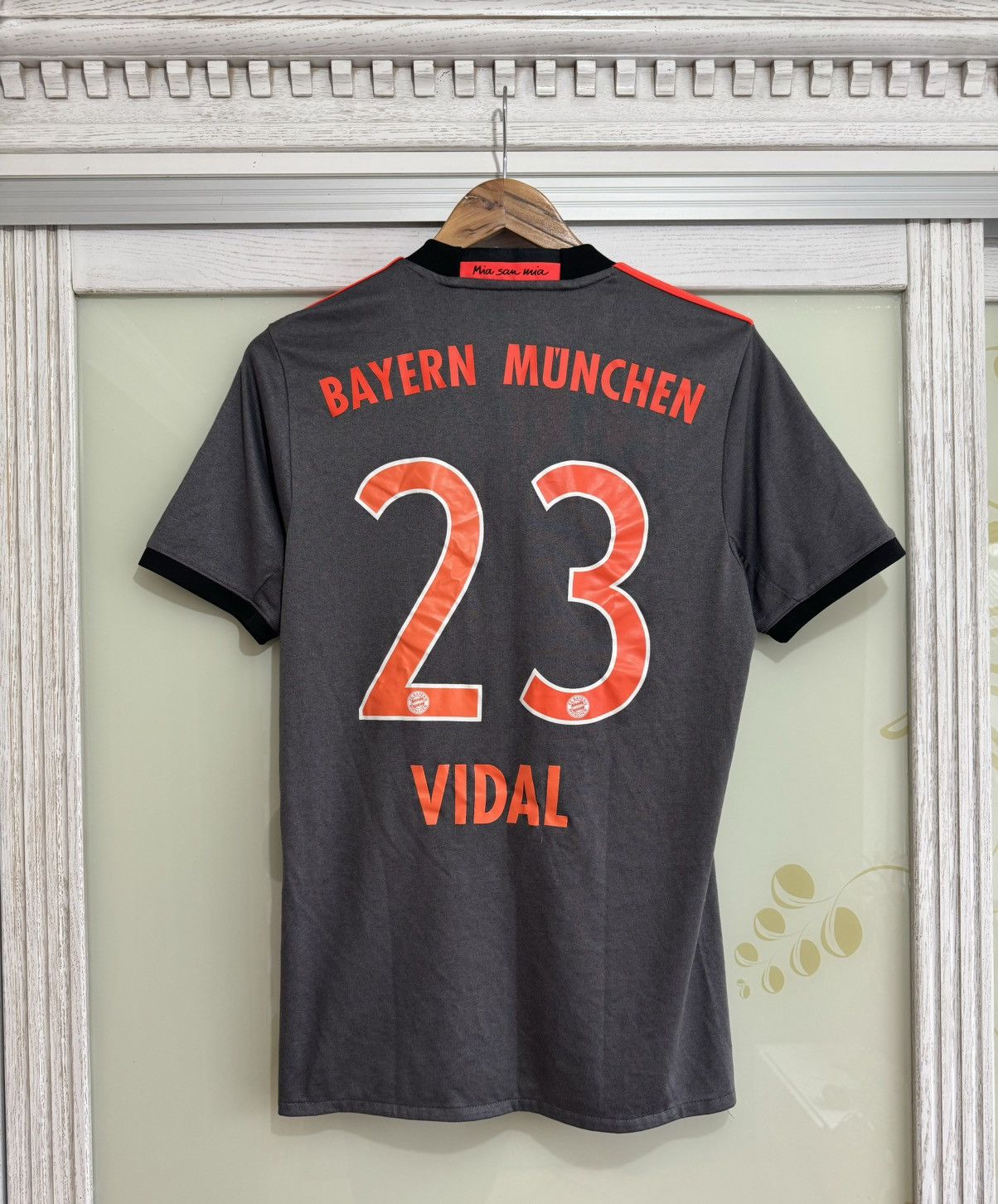 Adidas Vidal 23 Bayern Munich 2016-2017 Away Soccer Jersey Football Size US S / EU 44-46 / 1 - 1 Thumbnail