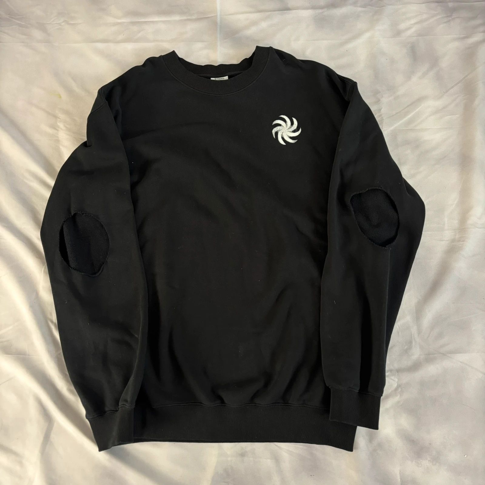 Vetements Vetements ss19 cut out sweatshirt Size US M / EU 48-50 / 2 - 1 Thumbnail