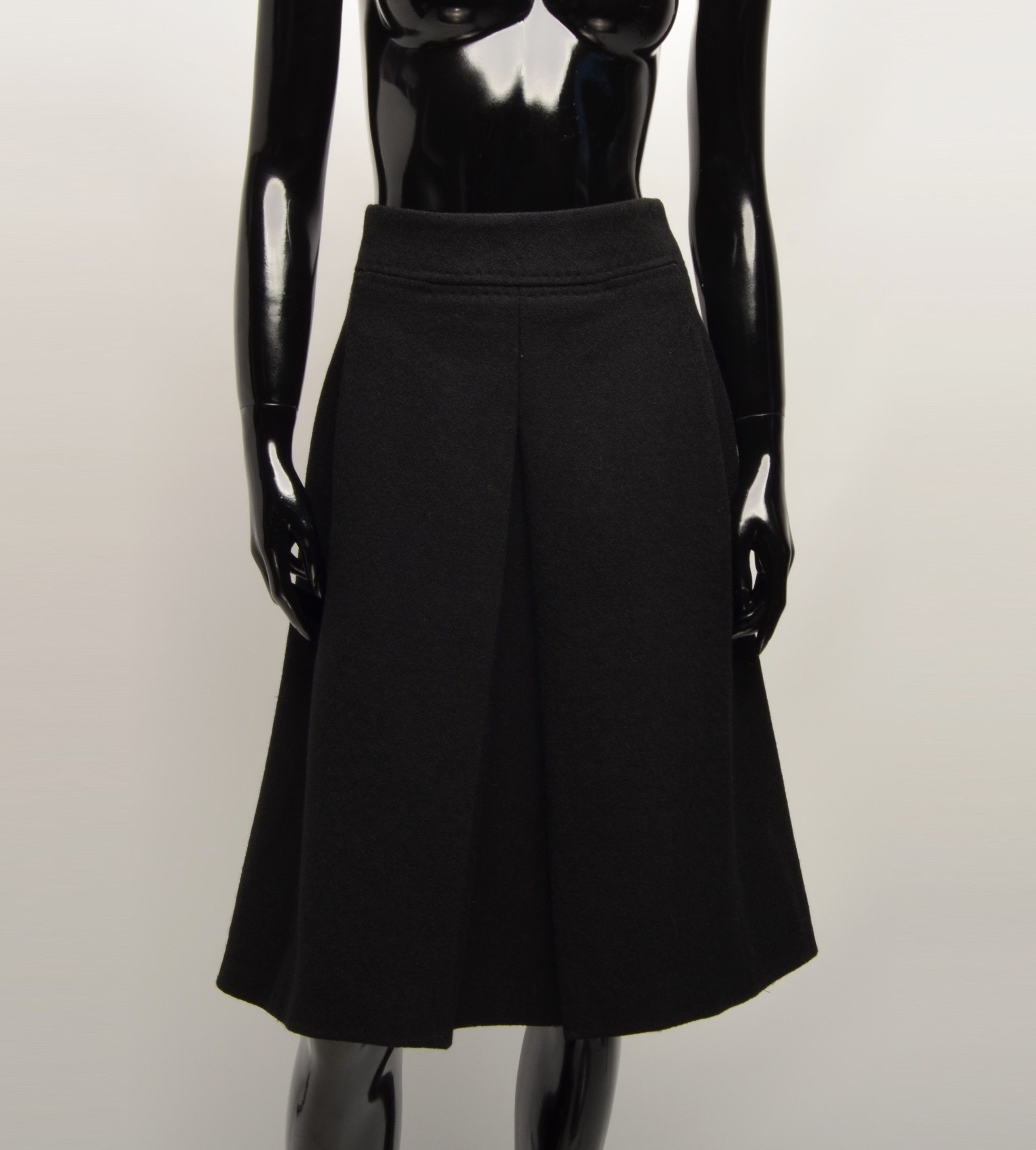 Gucci Vintage Gucci Tom Ford 90's Era Wool Blend Midi Skіrt Size 28" / US 6 / IT 42 - 1 Thumbnail