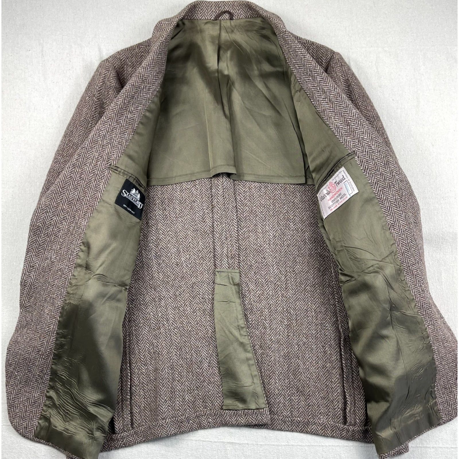 Harris Tweed VINTAGE Harris Tweed Jacket Sport Coat Men 44 Brown Wool Herringbone 2-Button Notch Lapel Regular Fit Size US S / EU 44-46 / 1 - 3 Thumbnail