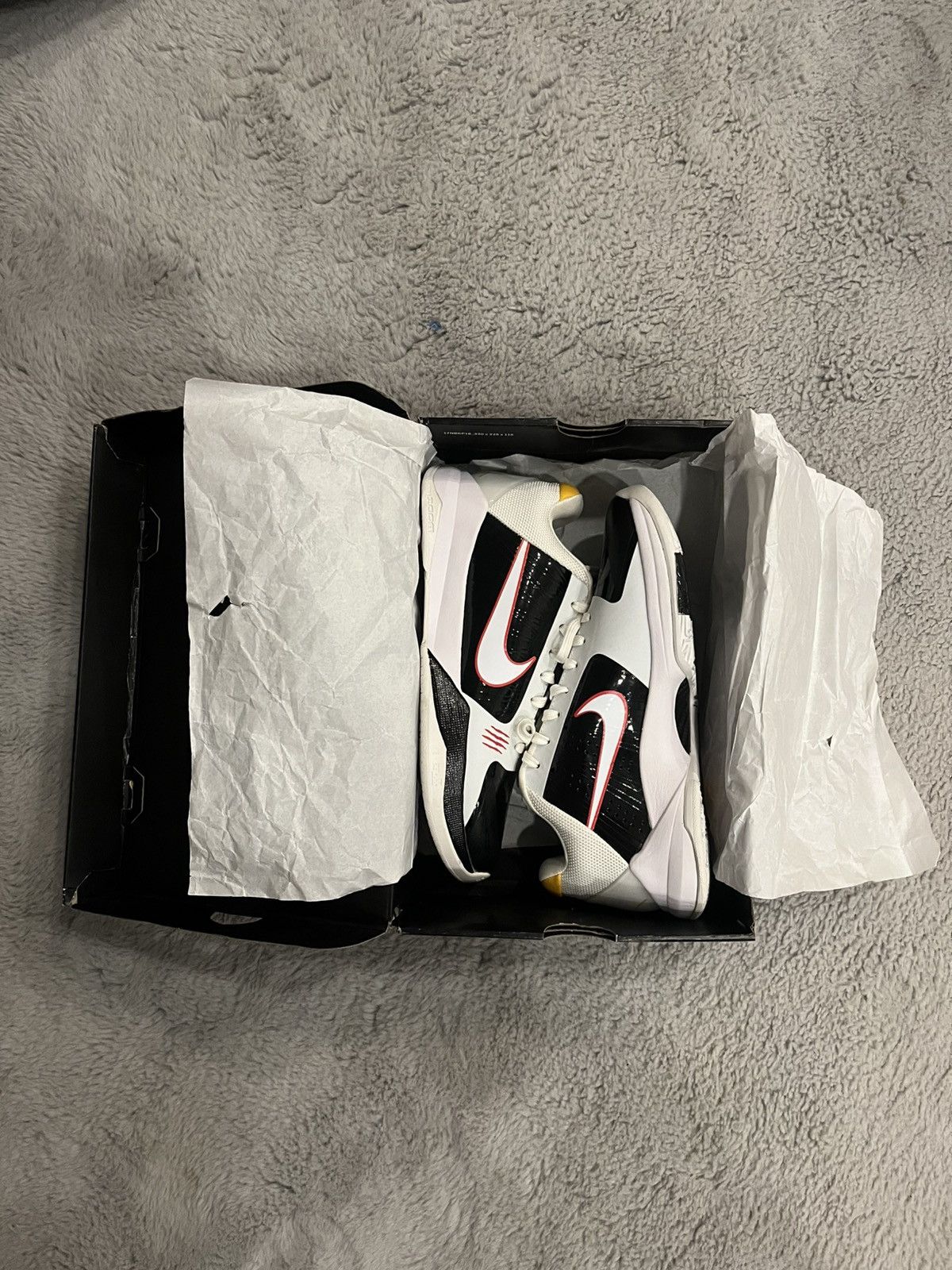 Nike Kobe 5 protro alternate bruce lee Size US 9.5 / EU 42-43 - 6 Thumbnail