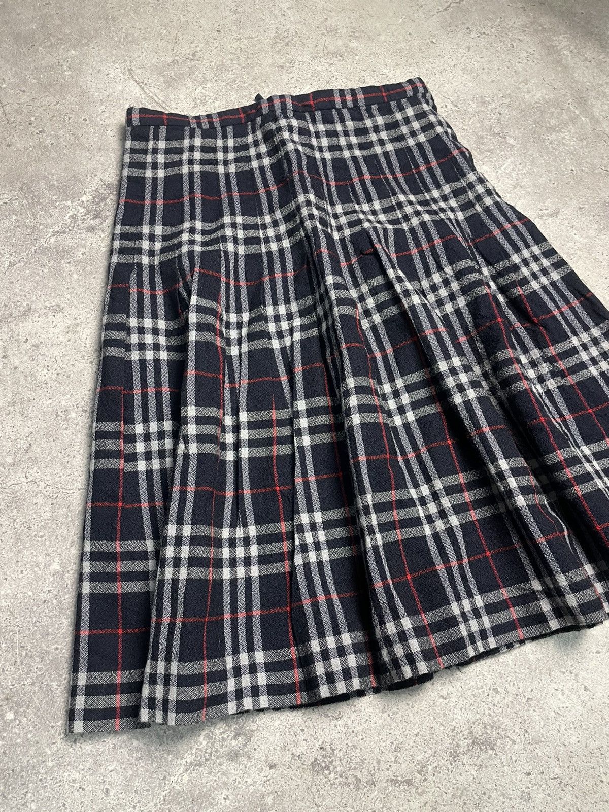Burberry Vintage 90s Burberry’s Nova Check Wool Skirt Size 34" / US 12 / IT 48 - 2 Thumbnail