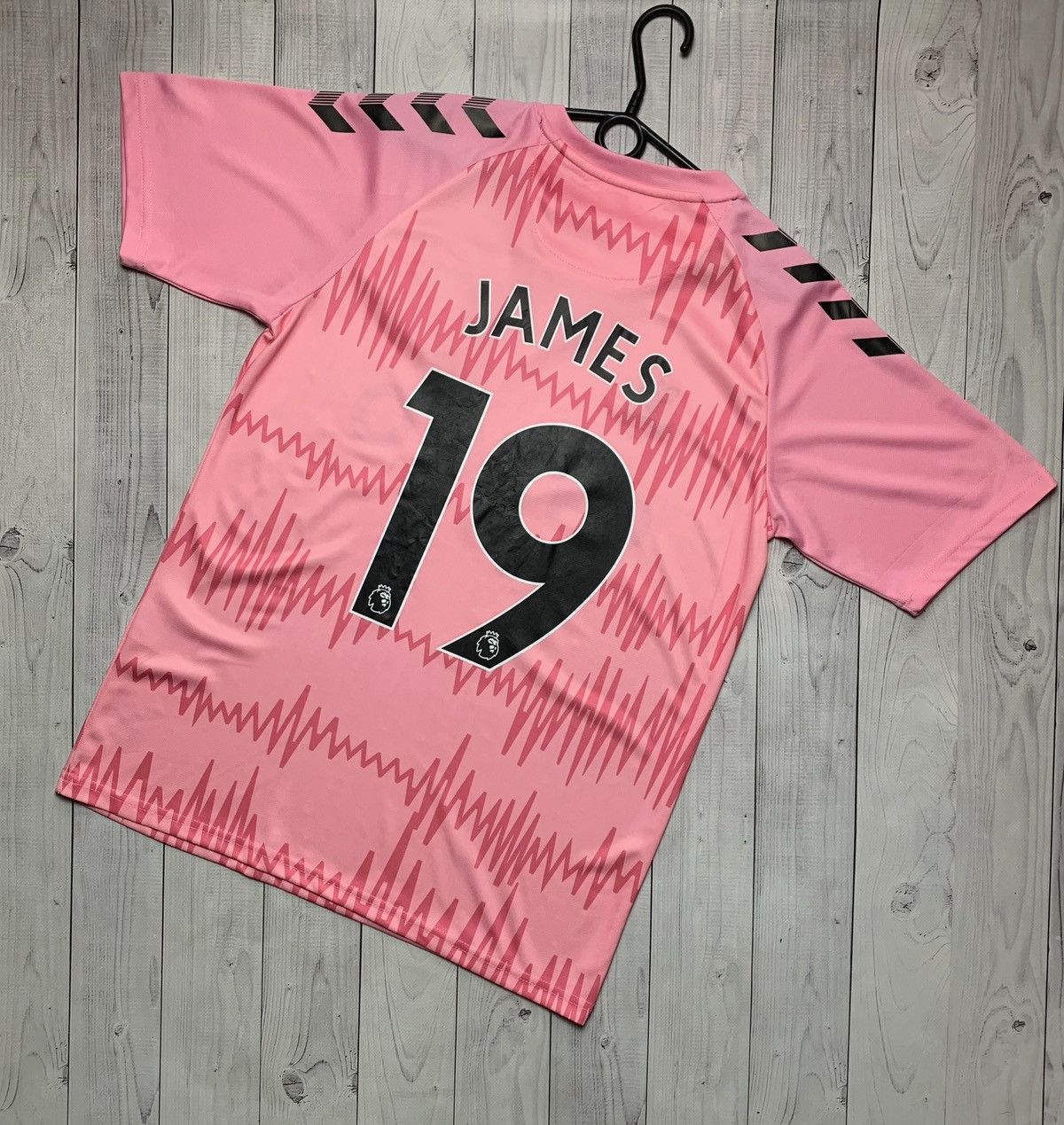Vintage Vintage Everton 19 James soccer jersey pink rare size M Size US M / EU 48-50 / 2 - 1 Thumbnail