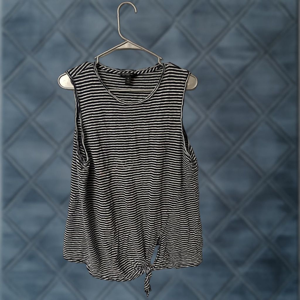 Banana Republic Banana Republic Linen Tank Top Womens Size XL Sleeveless Tie Front Stripe Blue Beach Nautical Summer 90s? No - keep to terms. Size XL / US 12-14 / IT 48-50 - 1 Thumbnail