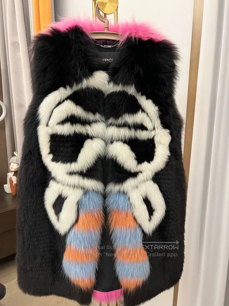 Fendi Fendi Little monster fur vest, top-grade Finnish fox fur, Size XS / US 0-2 / IT 36-38 - 2 Thumbnail