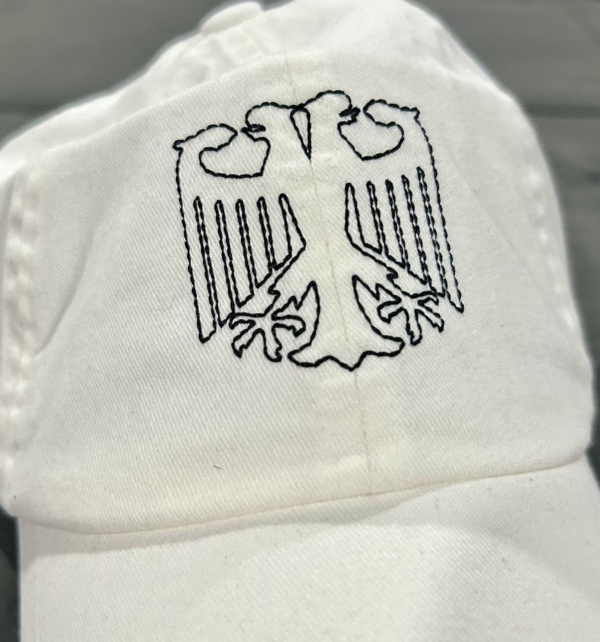 Yeezy Yeezy Vultures Korea Exclusive Strap Back Hat "White" Size ONE SIZE - 2 Thumbnail