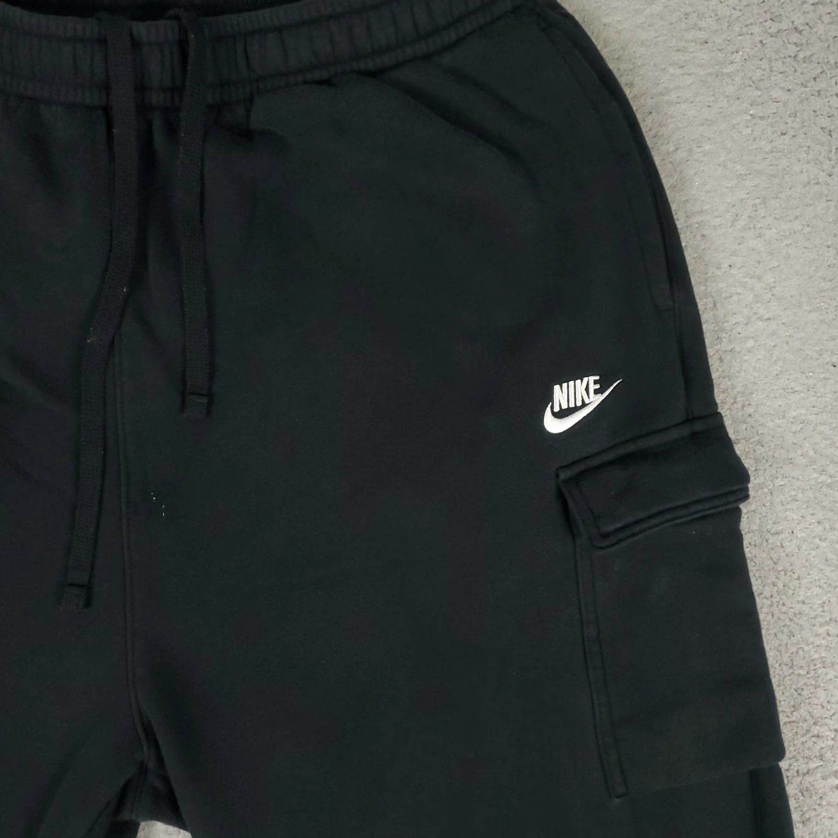 Nike Nike Pants Mens 2XL Black Cargo Fleece Jogger Sweatpants Regular Tapered with Pockets Sports Style Nike Swoosh Dri Fit Men Continued Size US 39 - 3 Thumbnail