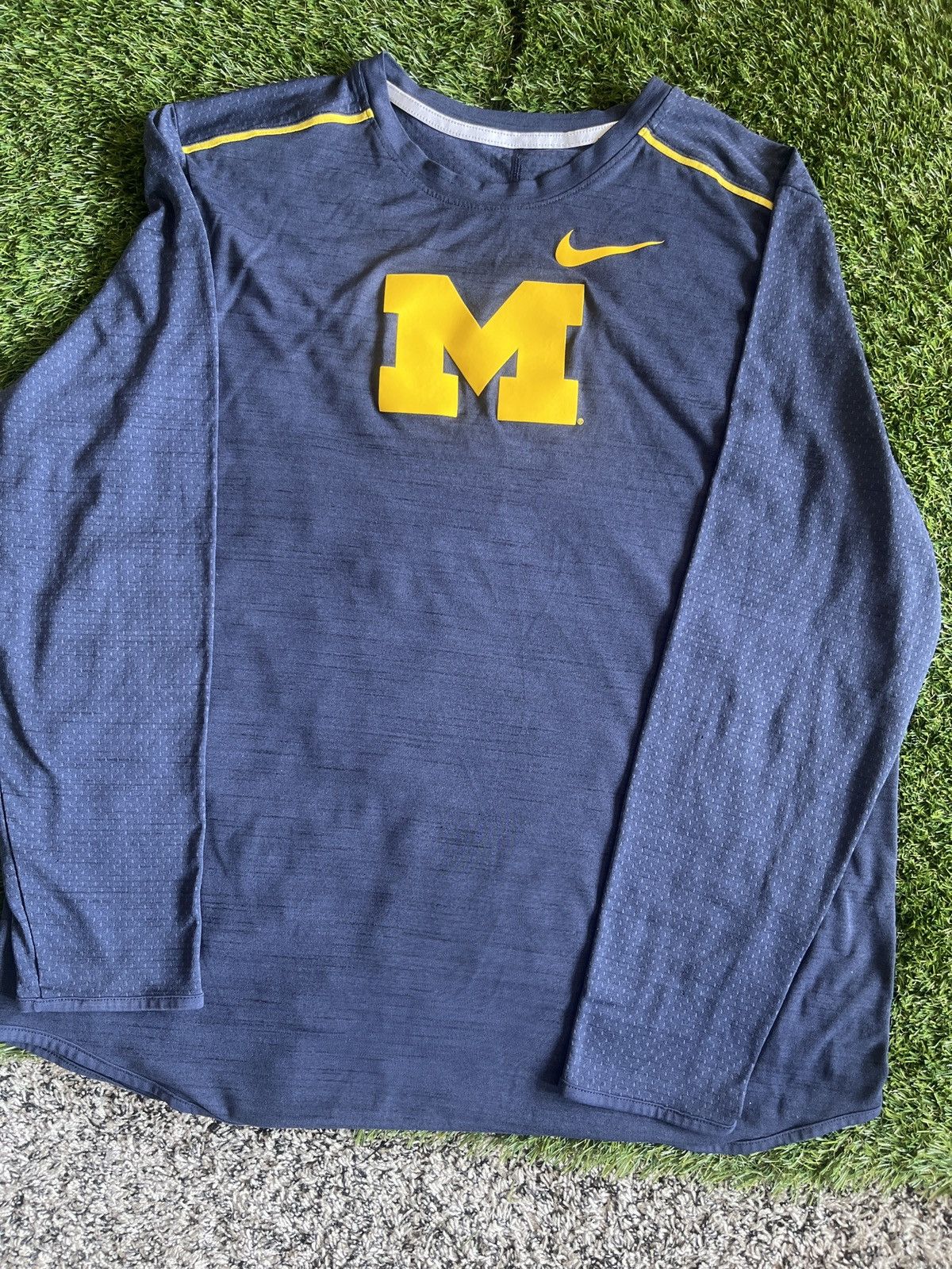 Nike Nike Michigan Dri-fit long Sleeve shirt Size US L / EU 52-54 / 3 - 1 Preview