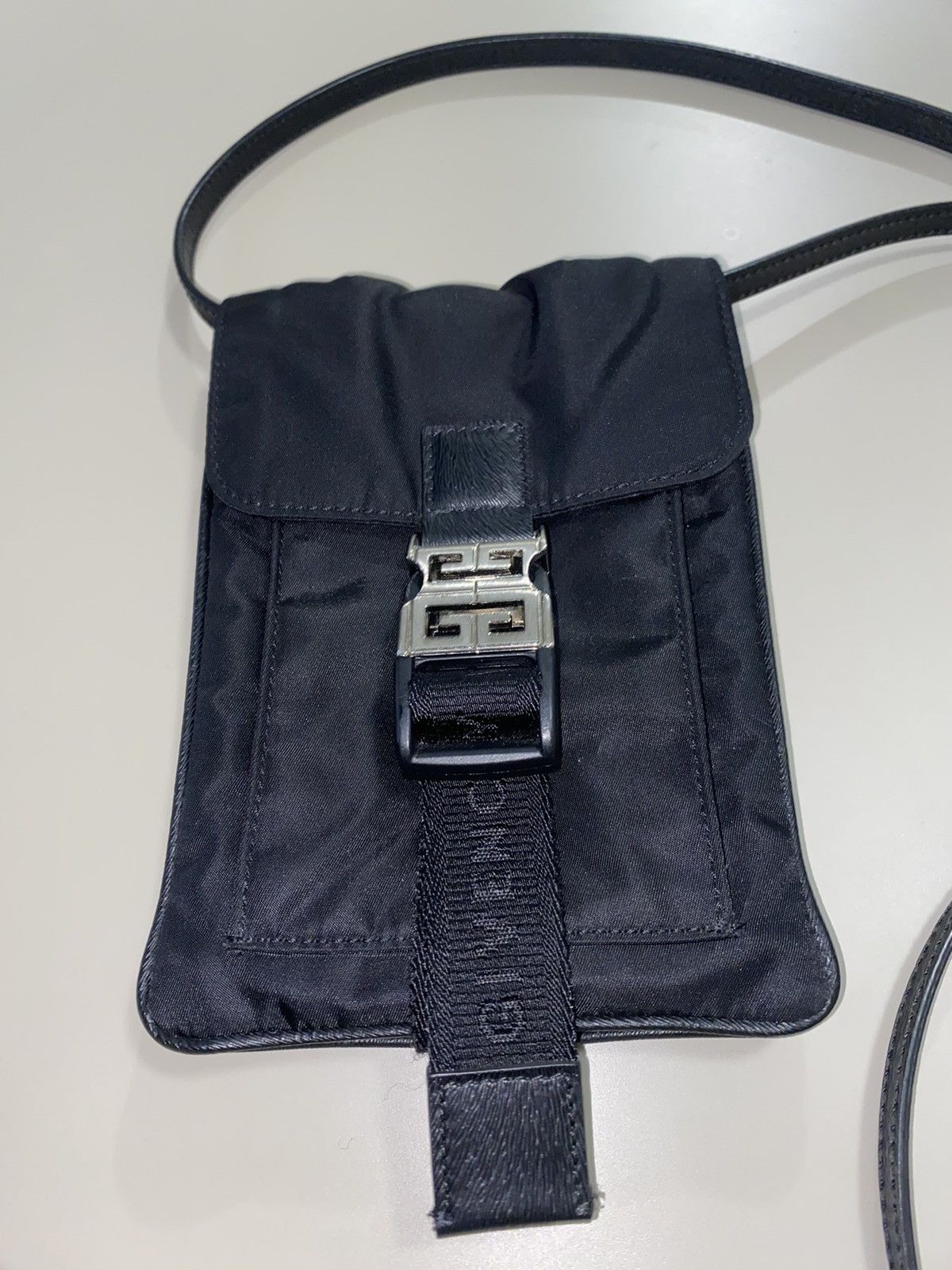 Givenchy Givenchy 4G Pouch On Strap With Tags Like New In Black Size ONE SIZE - 2 Thumbnail
