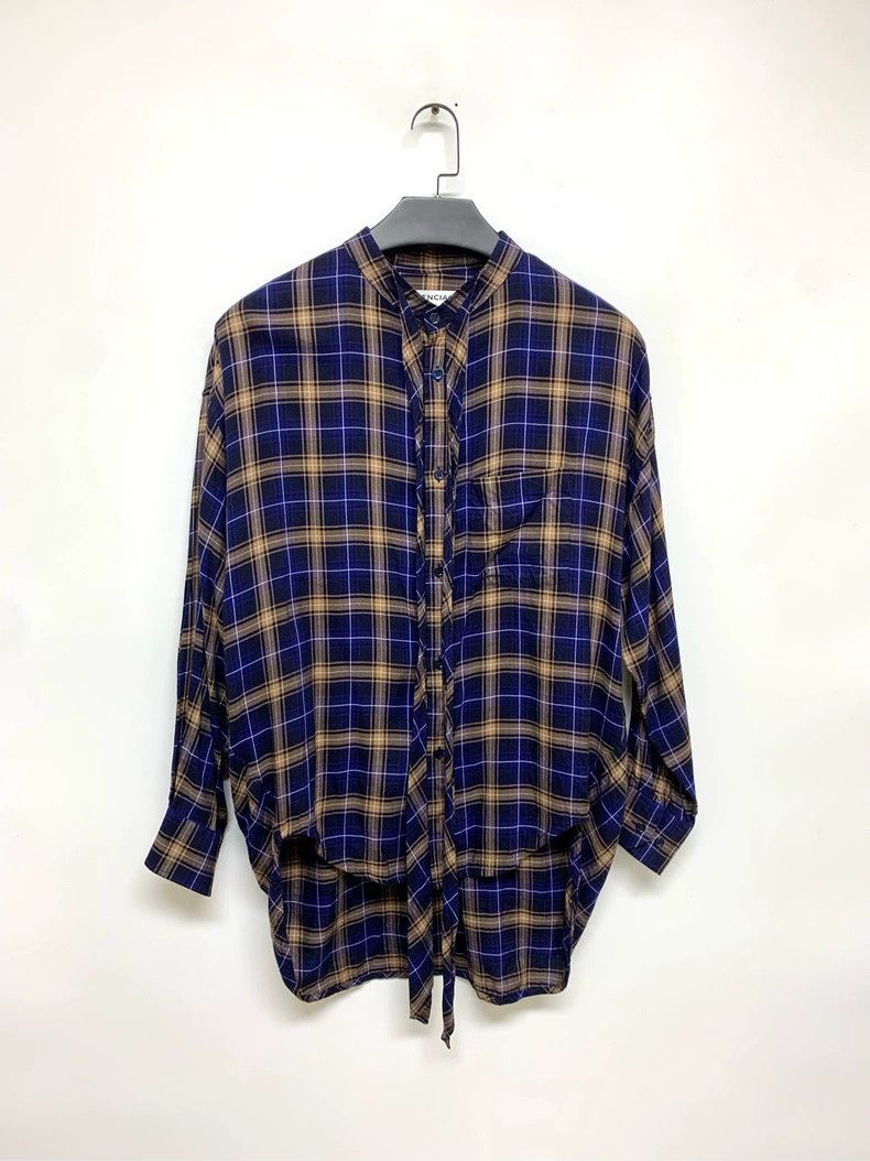 Balenciaga Balenciaga size 32 Checked Shirt with Large Logo on Back Size XS / US 0-2 / IT 36-38 - 1 Thumbnail