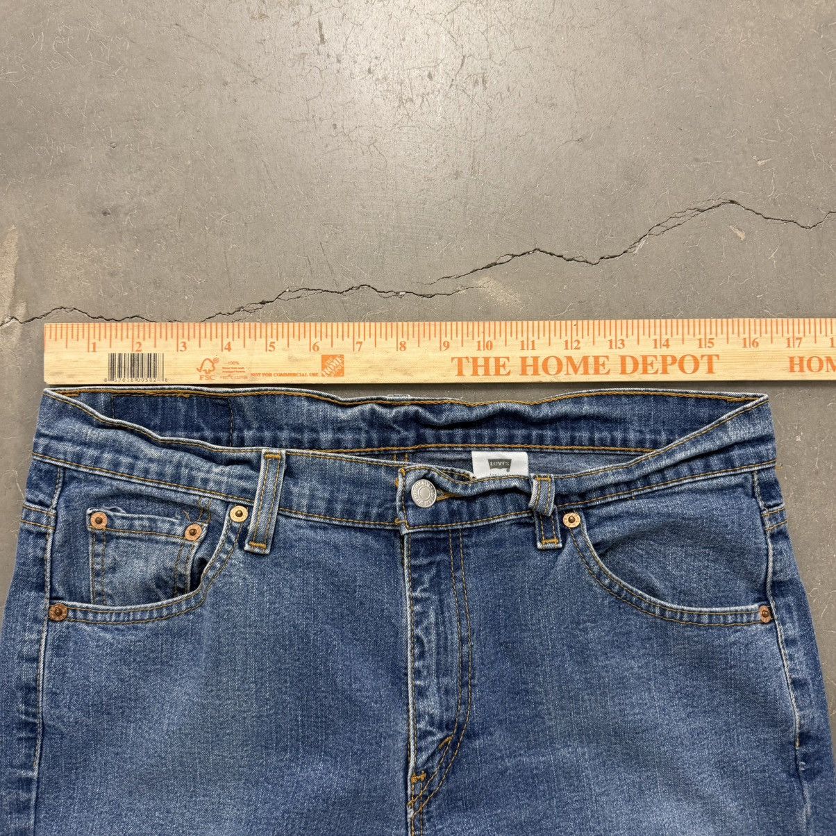 Levi's Vintage Clothing Levi’s Relaxed Bootcut Stretch Blue Denim Y2K Size 34" / US 12 / IT 48 - 3 Thumbnail