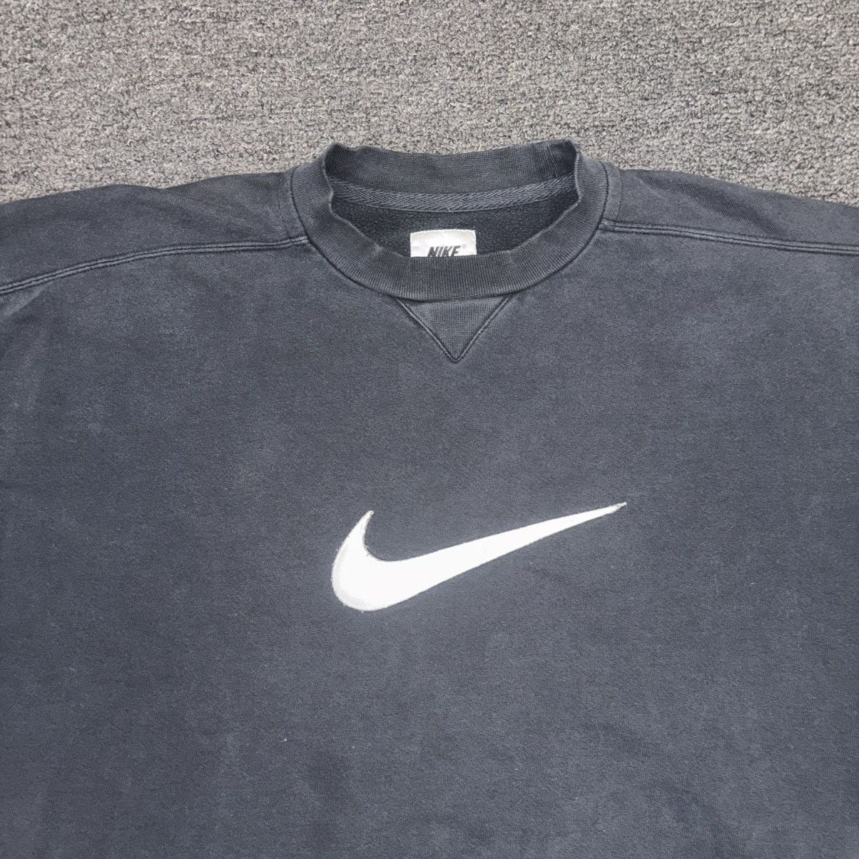 Nike Vintage Nike Swoosh Crewneck Center Logo Distressed Faded XL Size US XL / EU 56 / 4 - 7 Thumbnail