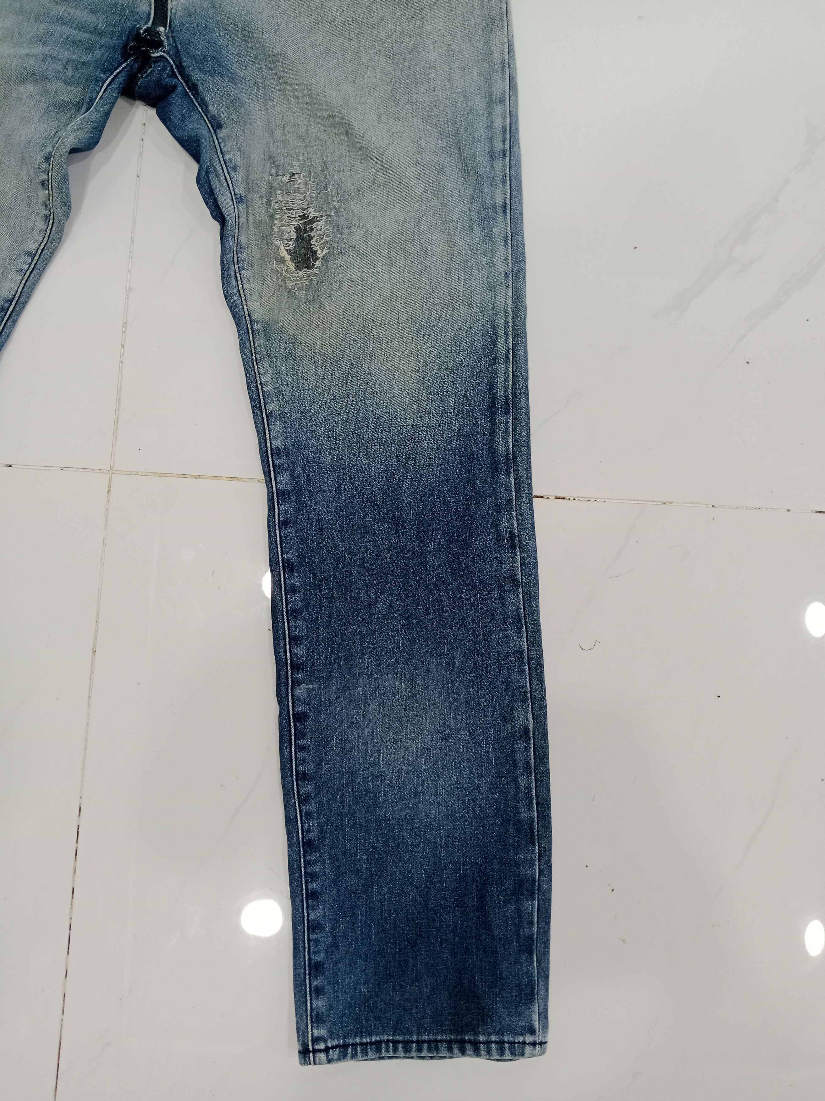 Uniqlo UNIQLO Distressed Jean's Workers Style Size US 38 / EU 54 - 6 Thumbnail