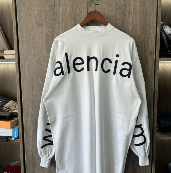 Balenciaga Balenciaga Oversized Long-Sleeve T-Shirt 1M Size US S / EU 44-46 / 1 - 1 Thumbnail