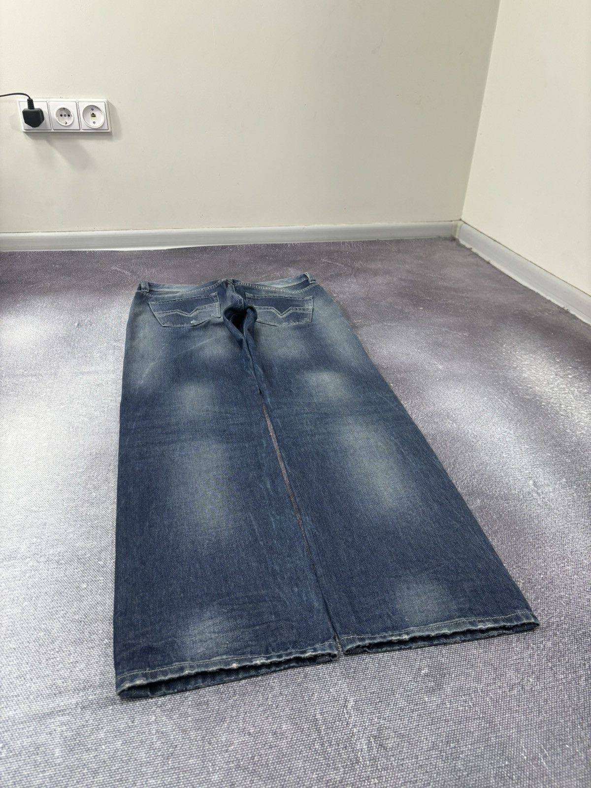 Diesel Diesel Larkee NWT Regular Straight Ripped Blue Denim Jeans Size US 33 - 15 Thumbnail