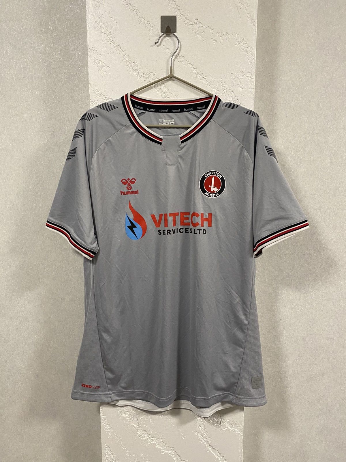 Hummel Hummel Charlton Athletic Away Football Shirt 2010/11 Sz: XL Size US XL / EU 56 / 4 - 1 Thumbnail