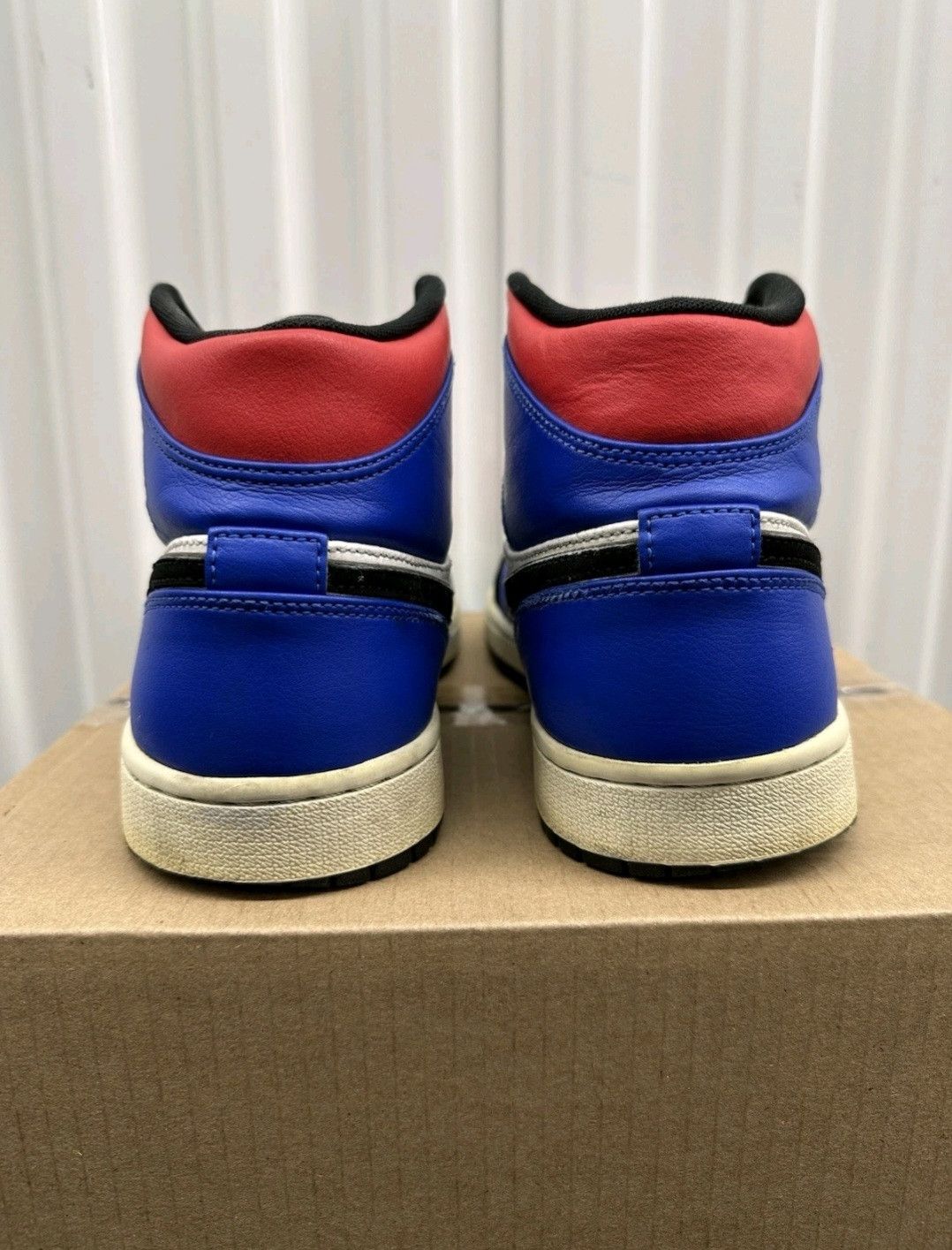 Jordan Brand Nike Air Jordan Retro 1 Mid Top 3 554724124 Size 10.5 Men Size US 10.5 / EU 43-44 - 5 Thumbnail