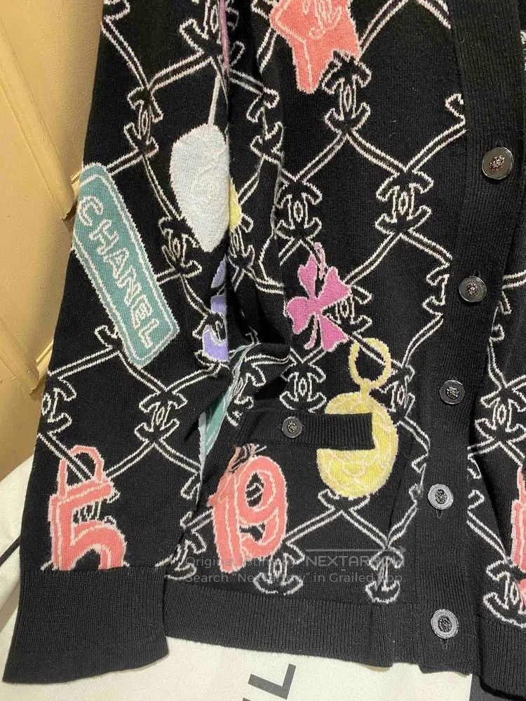 Chanel Chanel 22p black printed lion head button knitted cardigan Size S / US 4 / IT 40 - 3 Thumbnail