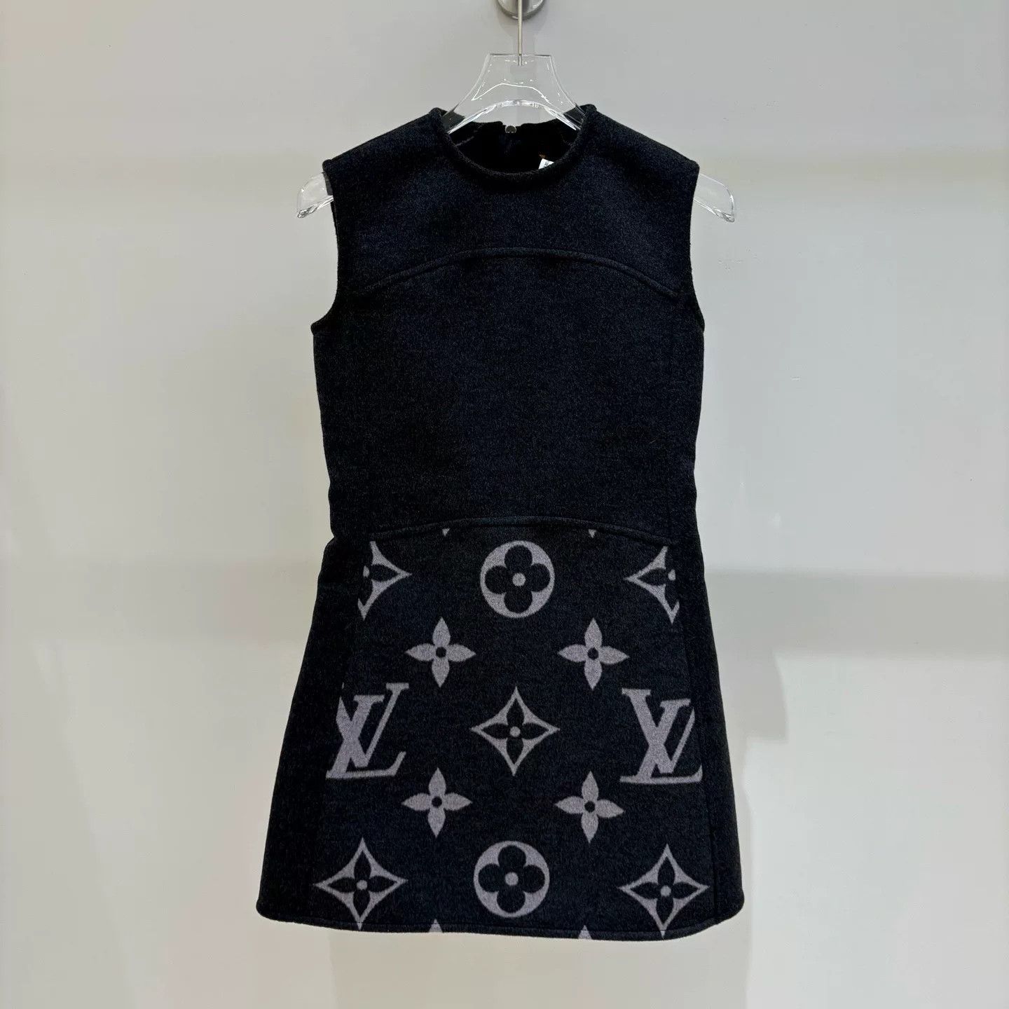 Louis Vuitton Louis Vuitton Sleeveless Monogram Dress Size US XS / EU 42 / 0 - 1 Thumbnail