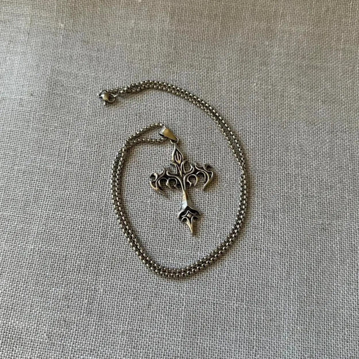 Jewelry Y2k silver gothic cross necklace Size ONE SIZE - 4 Thumbnail