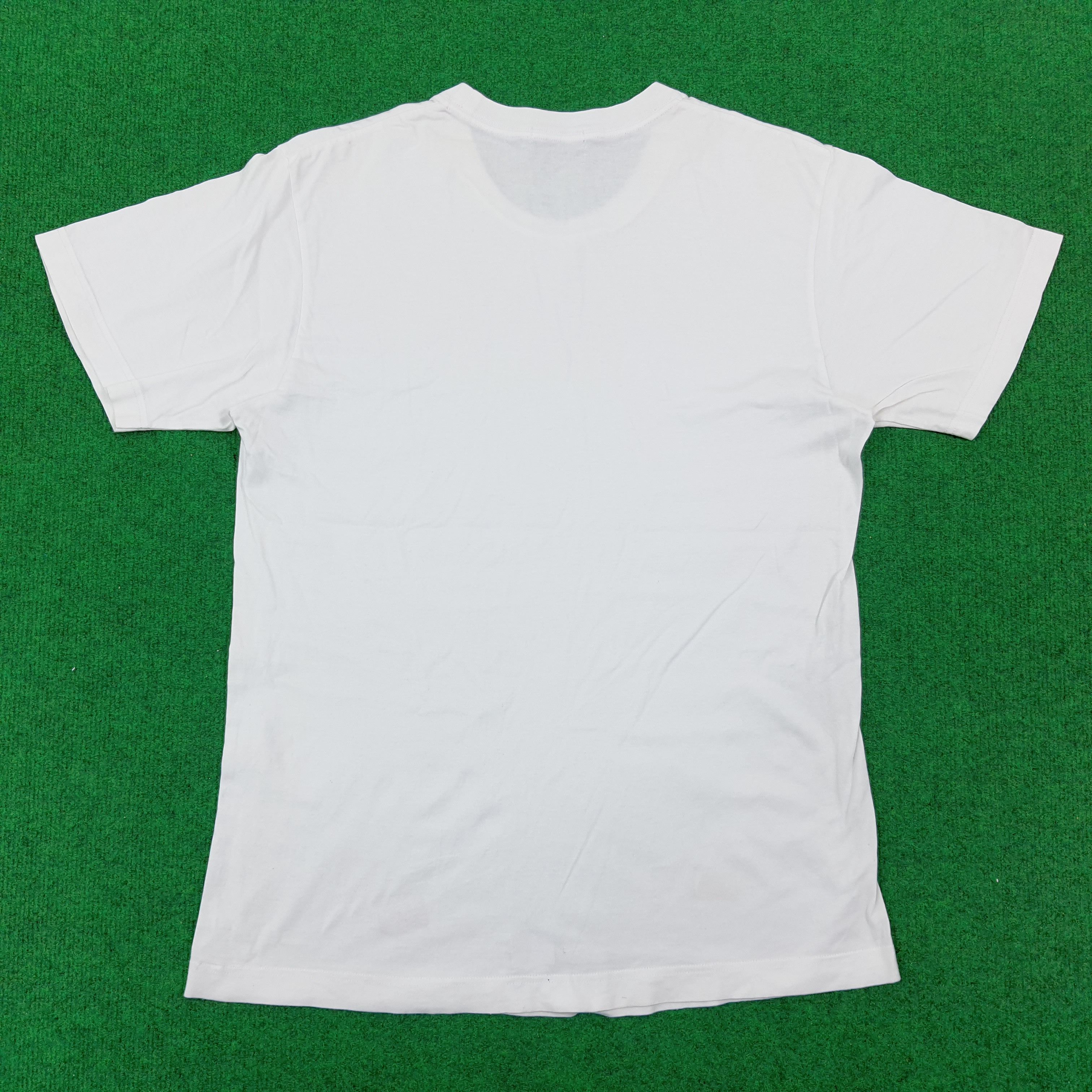 Burberry × Vintage Vintage Burberry London Spell Out Nova Check Tshirt Size US M / EU 48-50 / 2 - 3 Thumbnail
