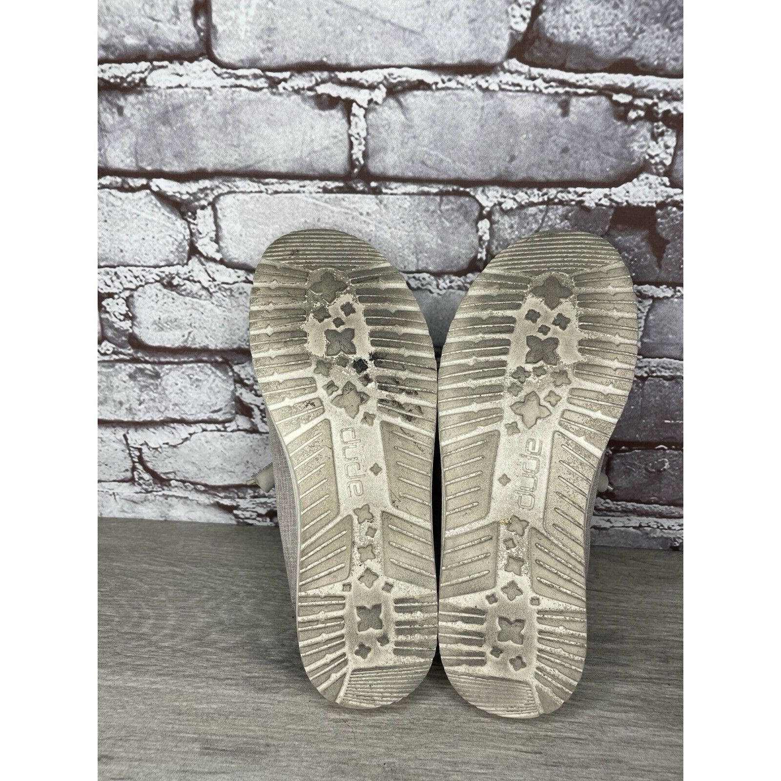 Other Hey Dude Chambray Beige Gray Casual Slip On Casual Shoes Wom Size US 6 / IT 36 - 7 Thumbnail